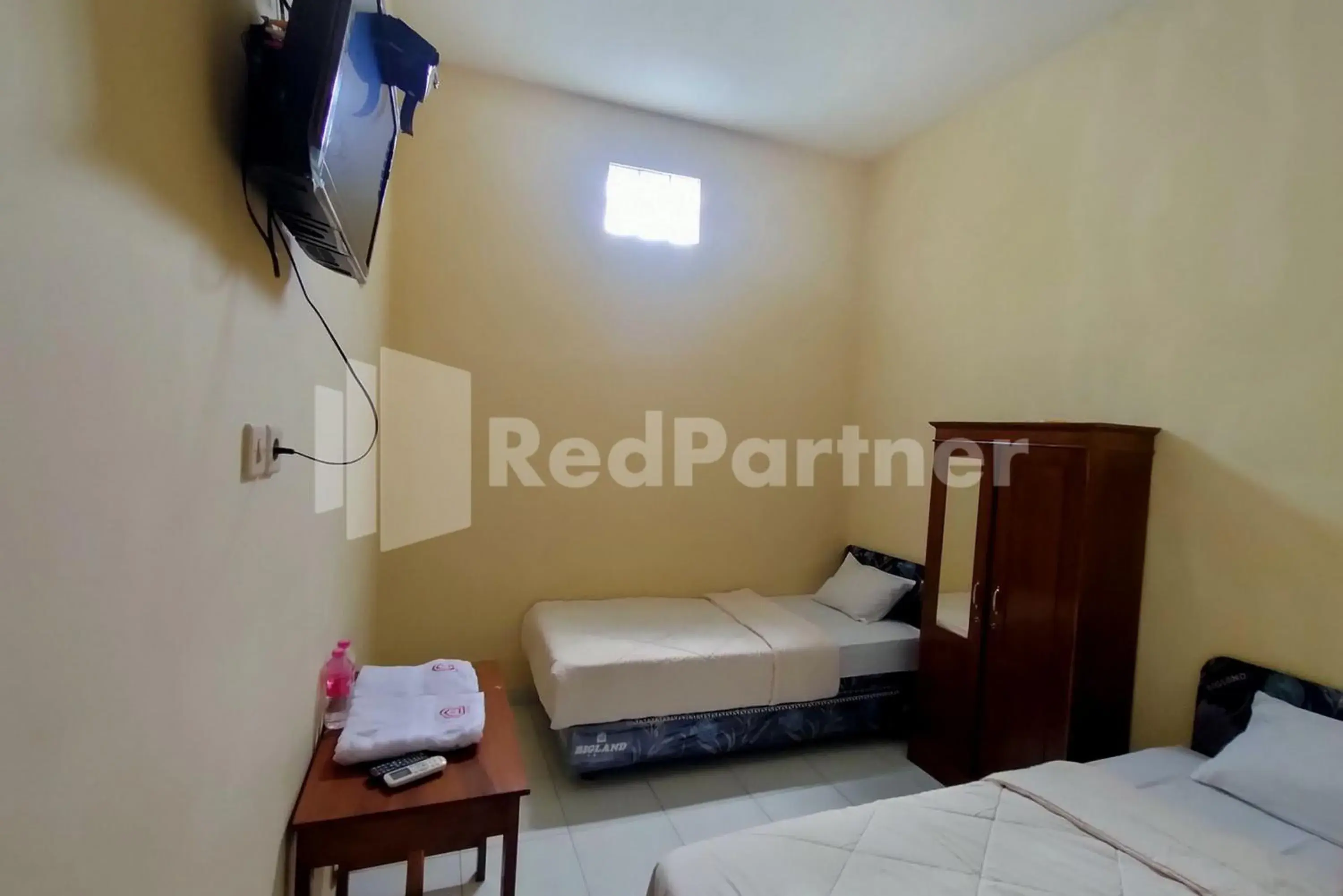 Standard Twin Room in Sakeena Syariah Purwodadi RedPartner Standard Twin Room in Sakeena Syariah Purwodadi RedPartner