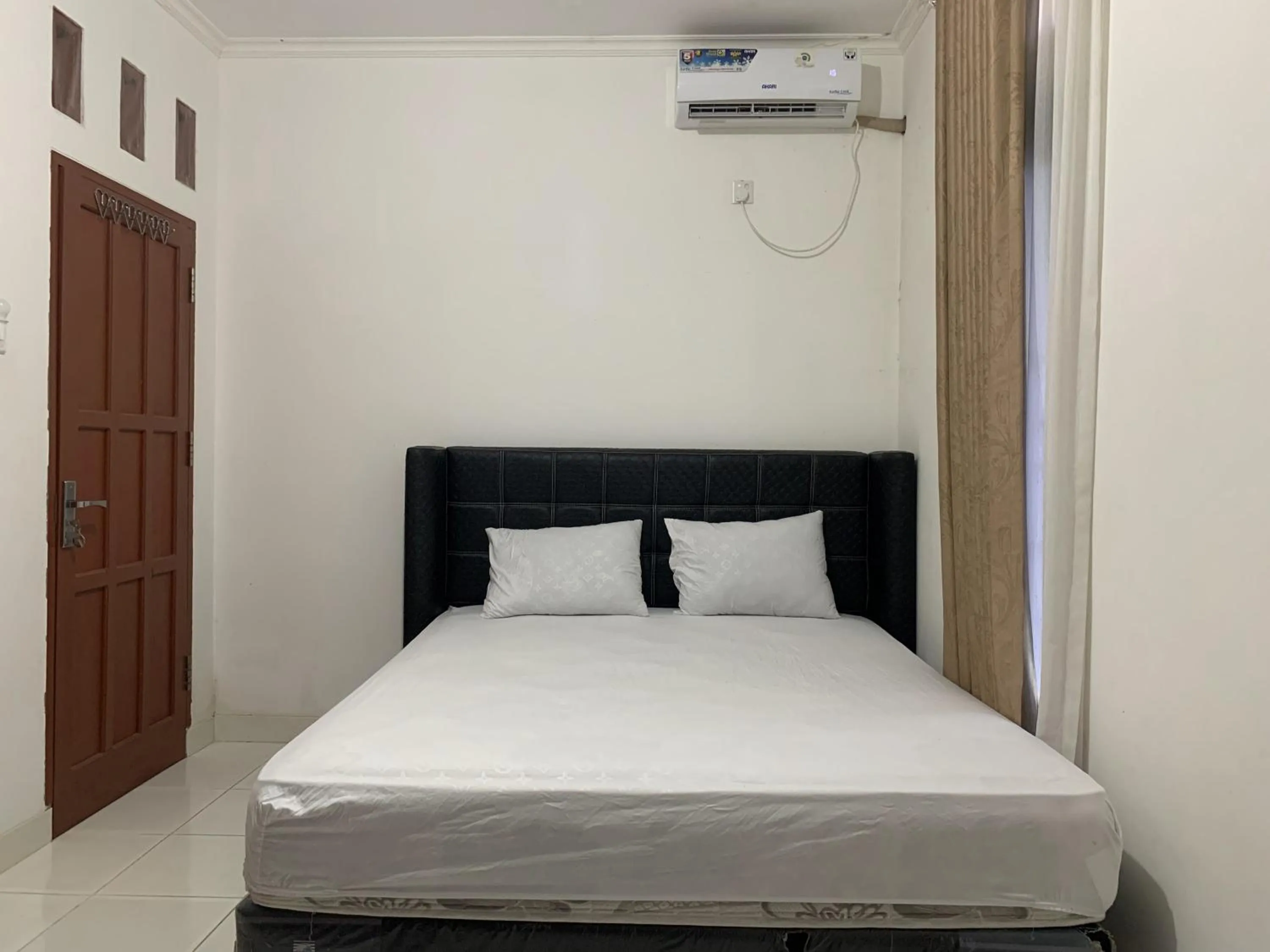 Bedroom, Bed in SPOT ON 92544 Senja Homestay