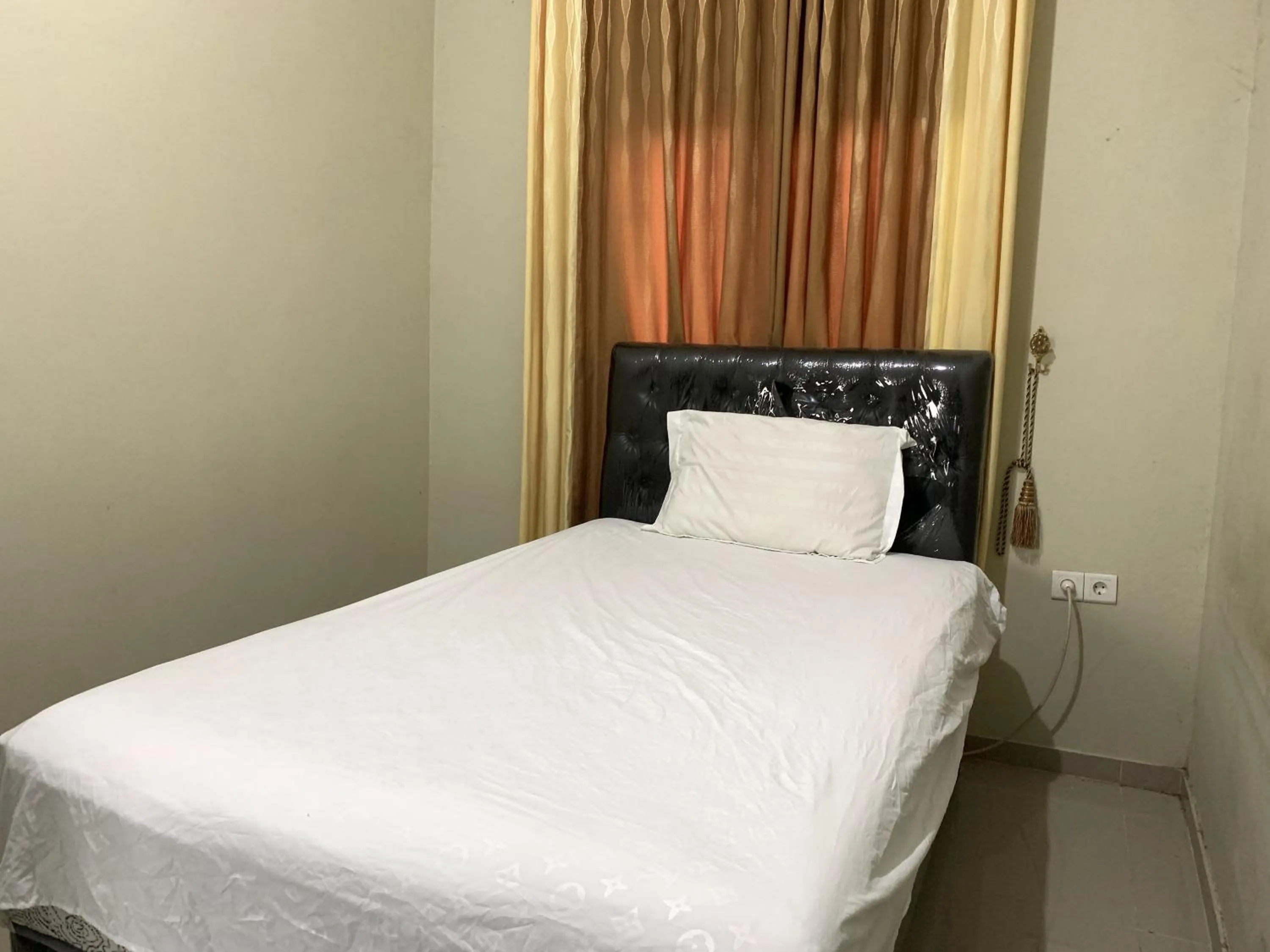 Bedroom, Bed in SPOT ON 92544 Senja Homestay