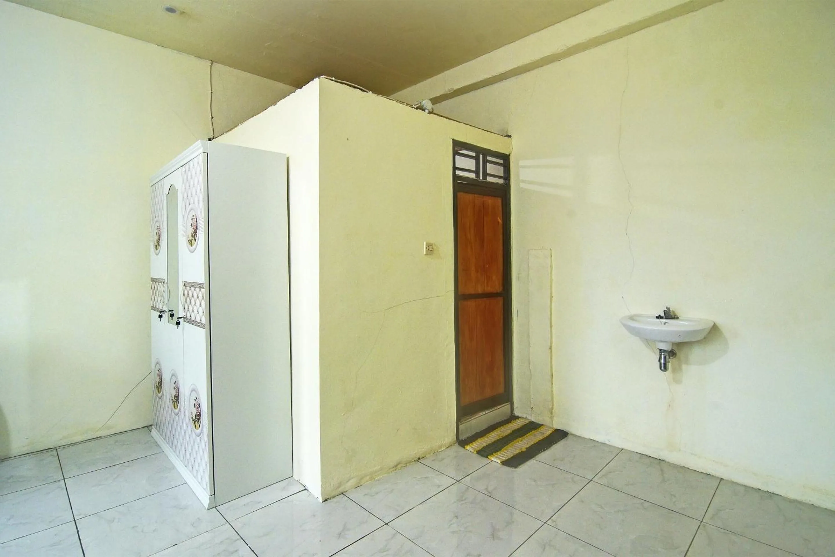 Bedroom in Hotel O Wawi Kadio Homestay