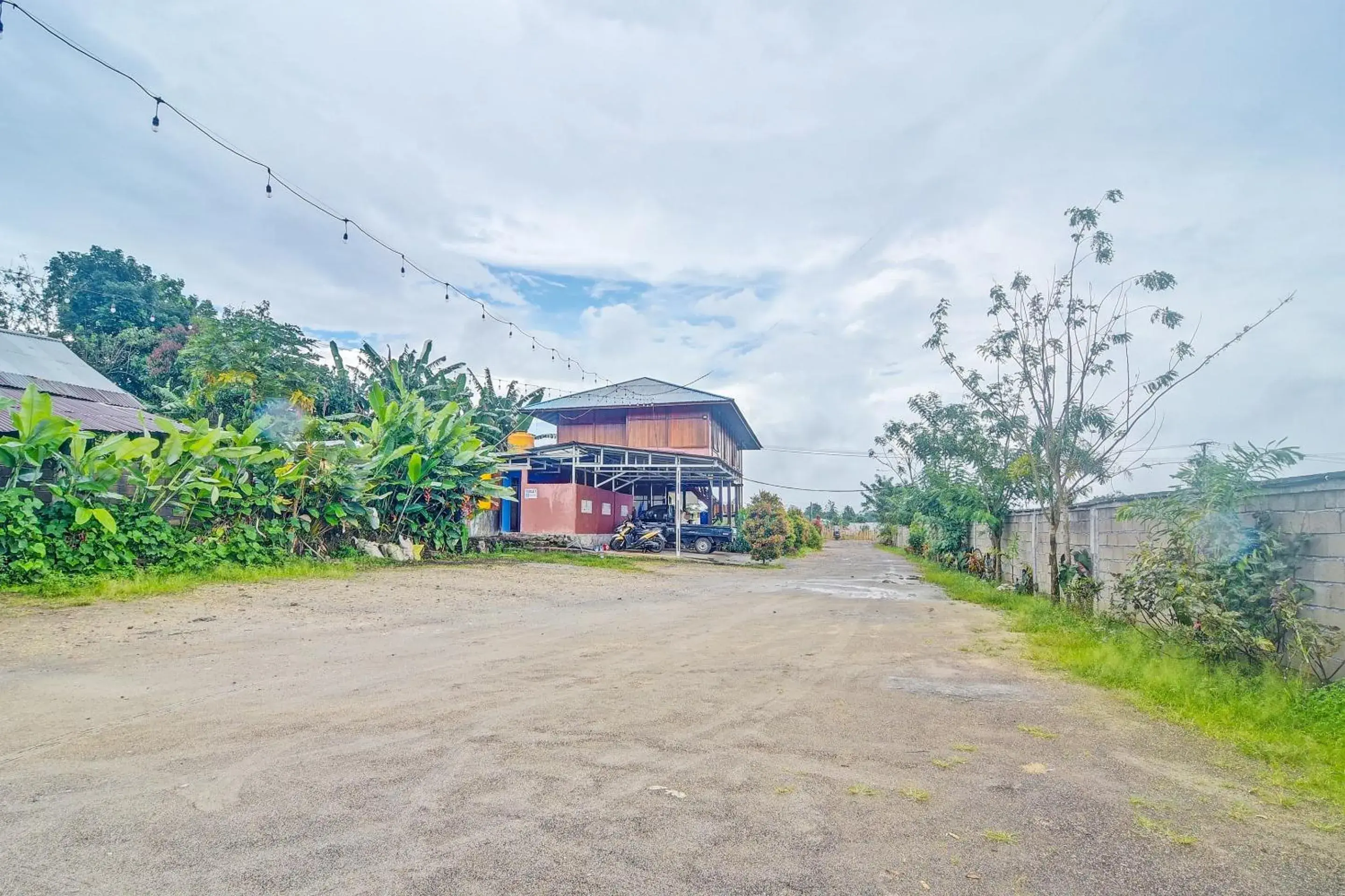 Facade/entrance in Hotel O Wawi Kadio Homestay Facade/entrance in Hotel O Wawi Kadio Homestay