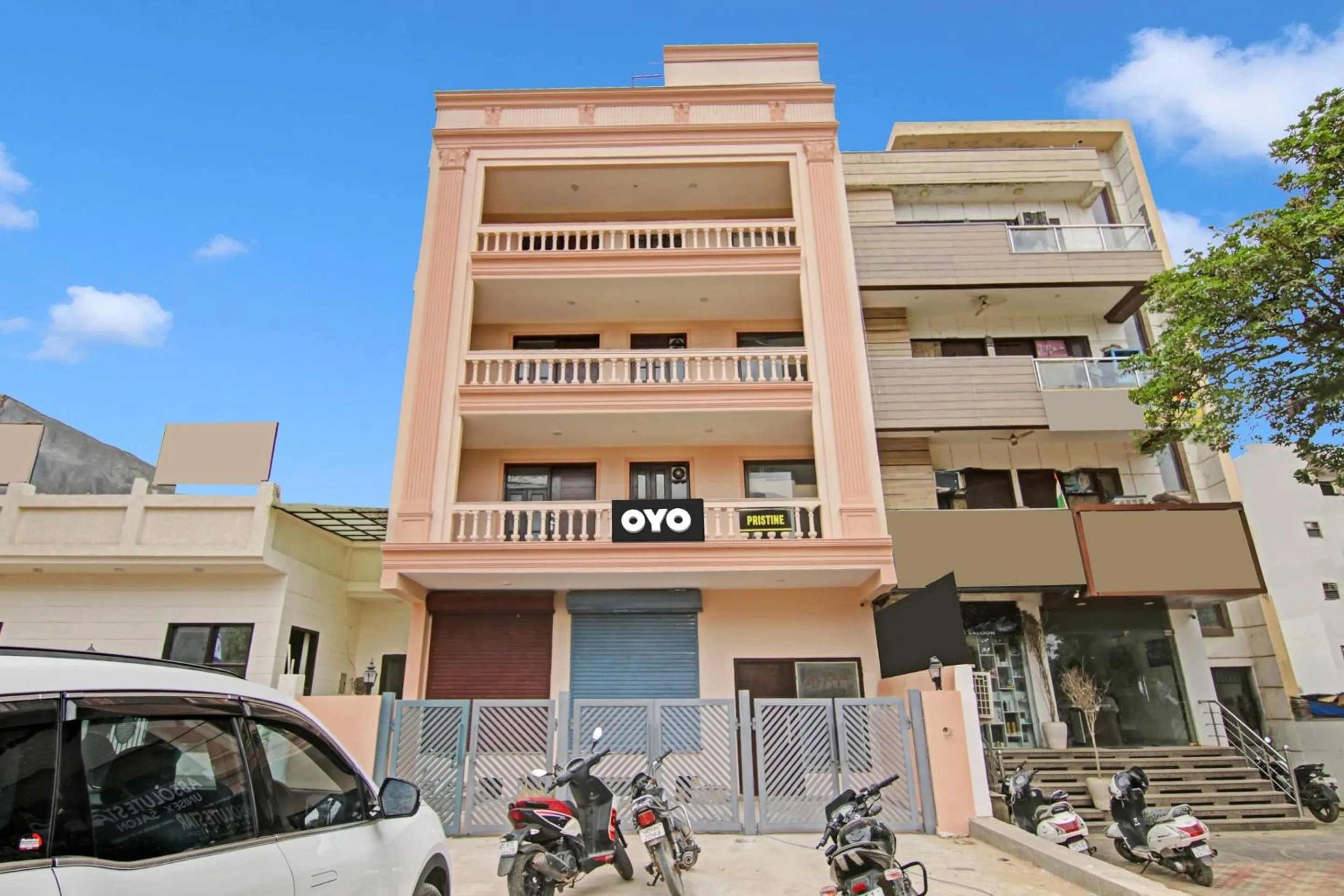Facade/entrance in Hotel O Pristine