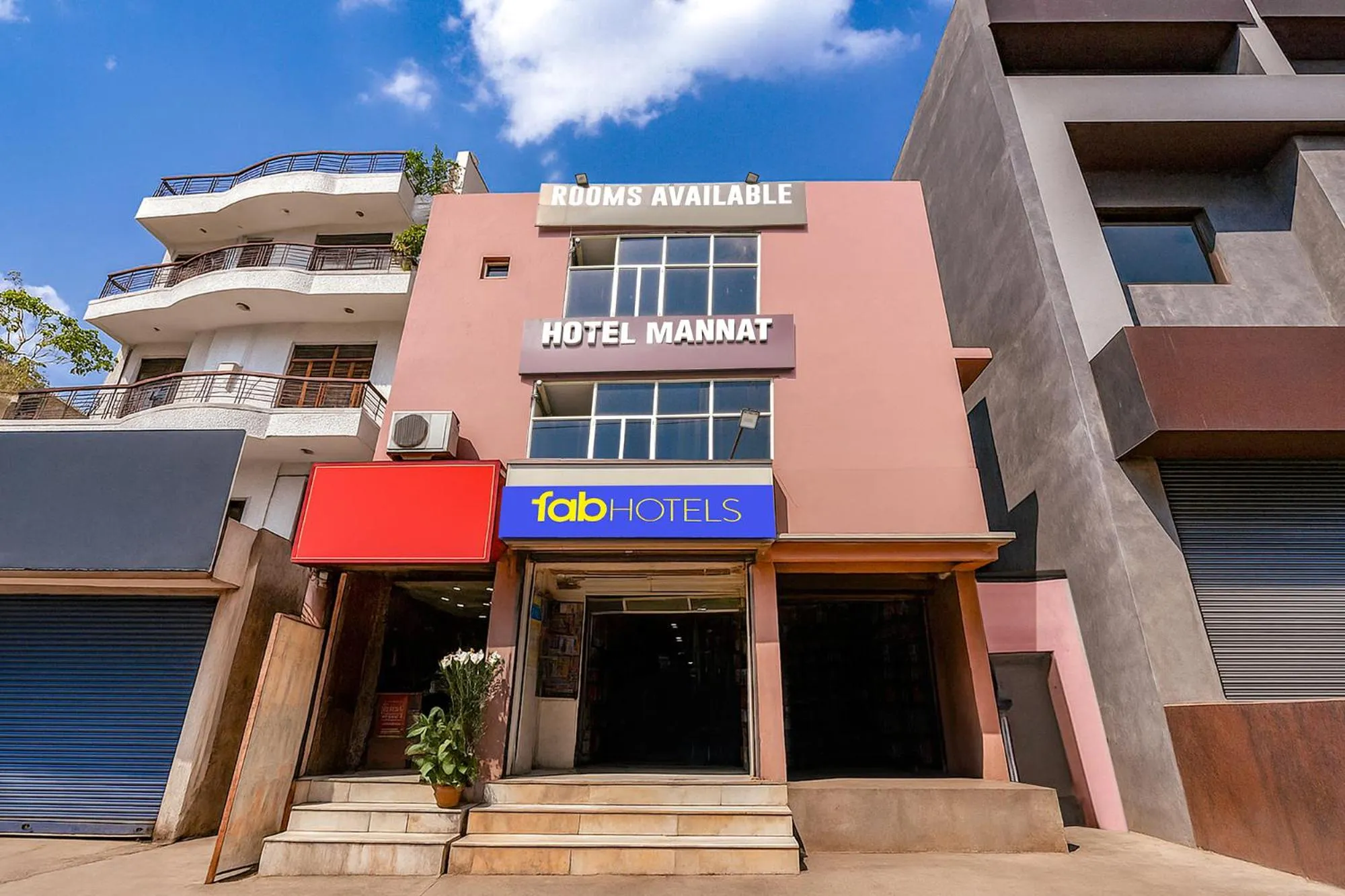 Facade/entrance in FabHotel Mannat Bhera Enclave