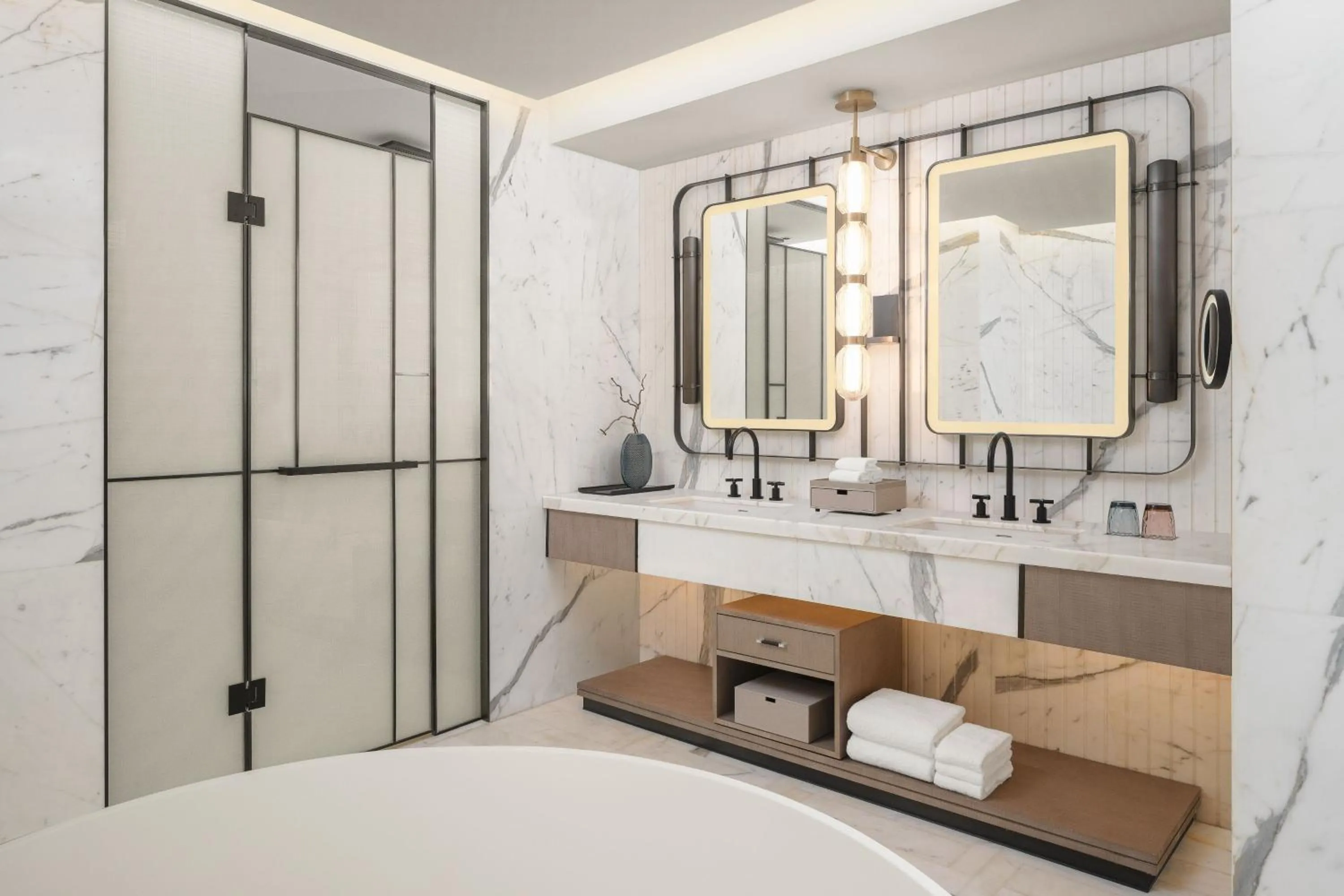 Photo of the whole room, Bed in Sheraton Beihai Resort