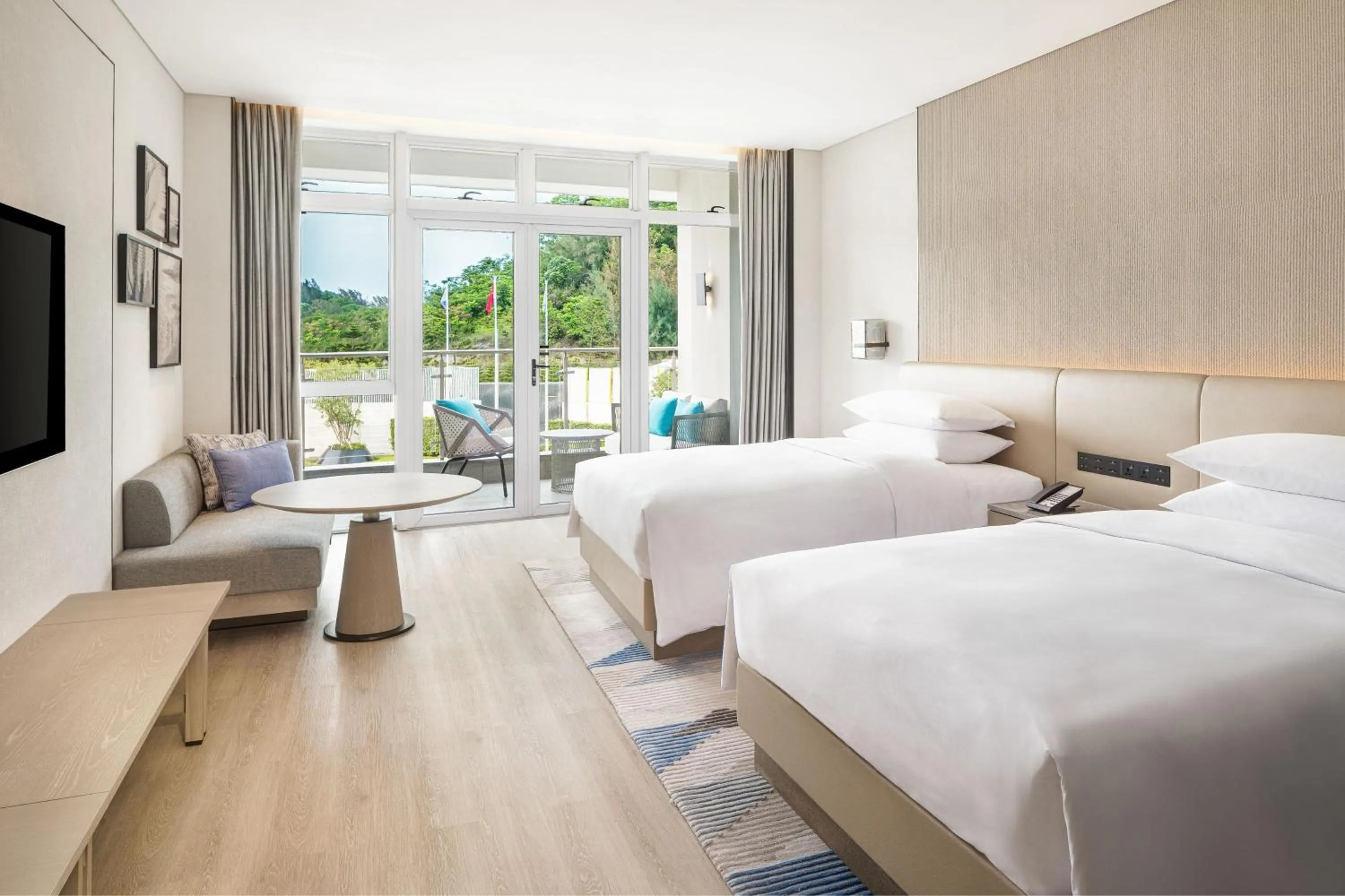 Photo of the whole room, Bed in Sheraton Beihai Resort