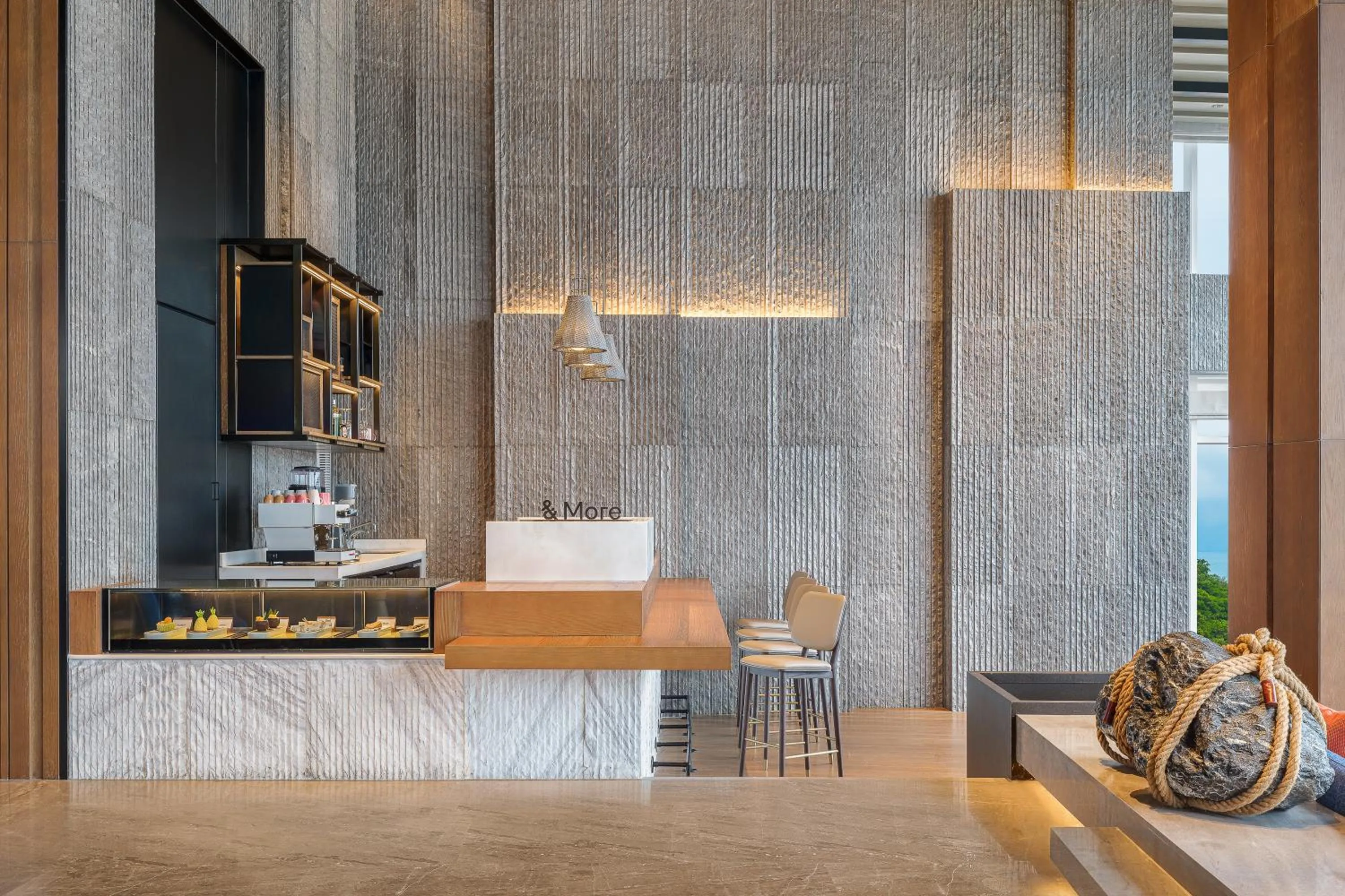 Restaurant/places to eat, Bed in Sheraton Beihai Resort