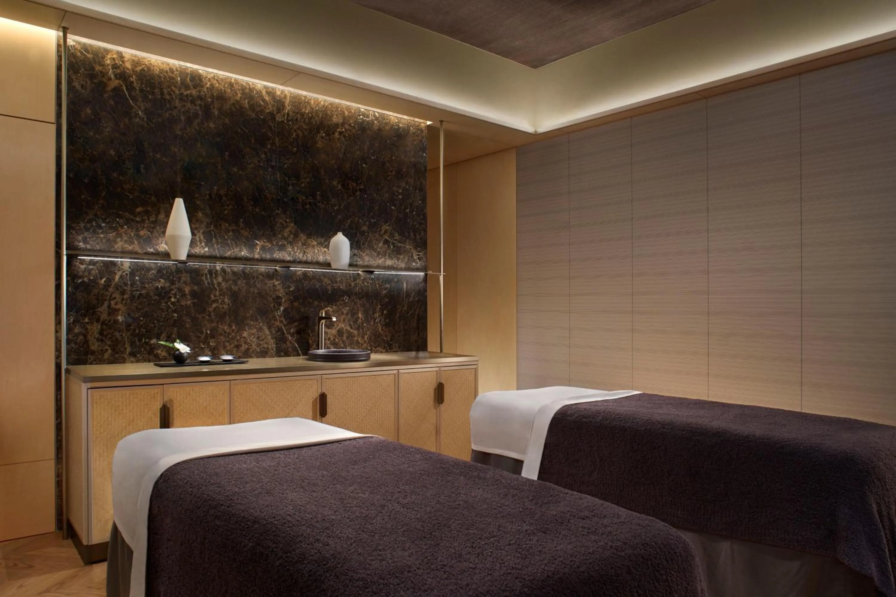 Spa and wellness centre/facilities, Bed in The Ritz-Carlton Fukuoka