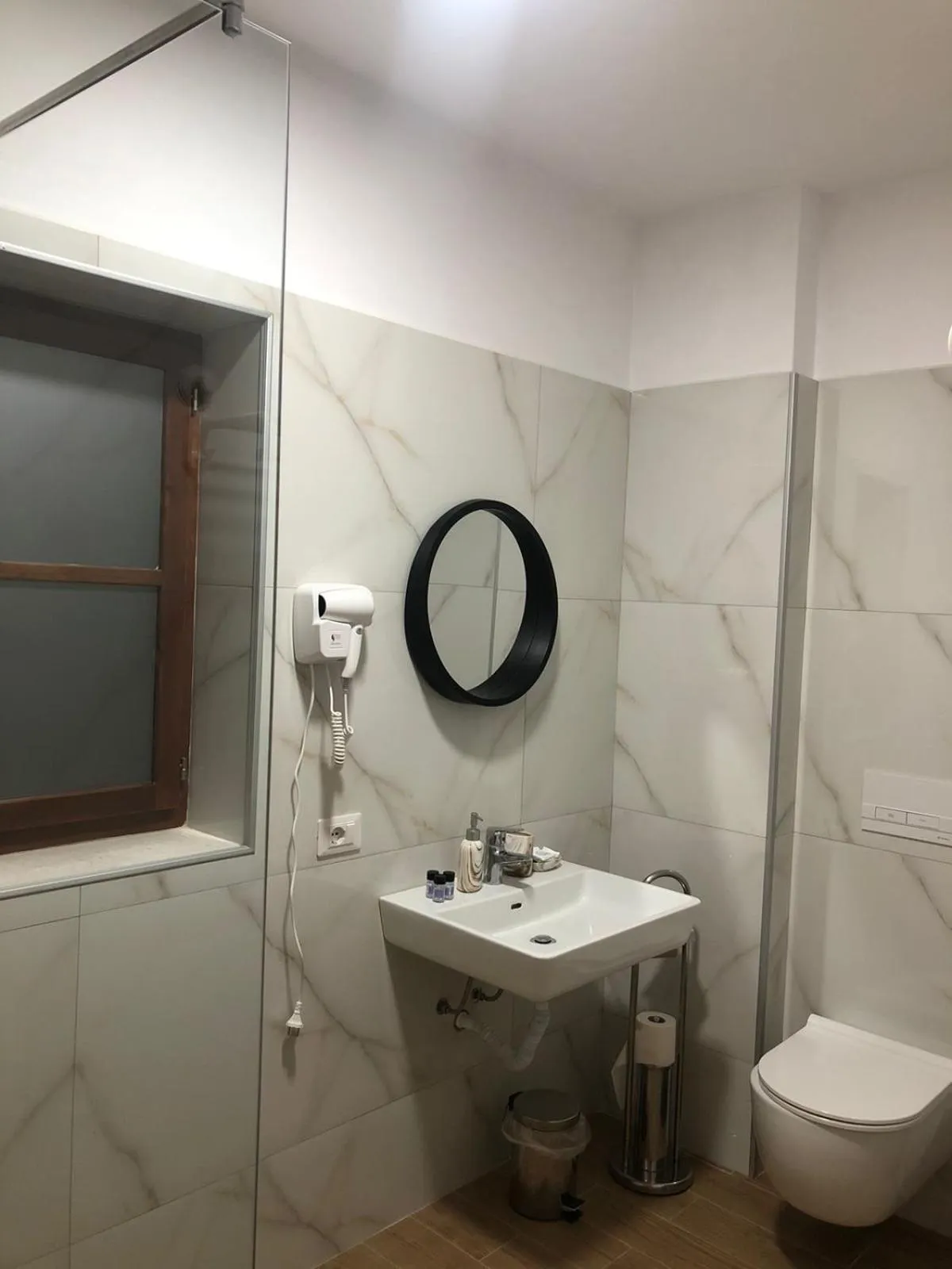 Shower in Hotel Kaso Ervehe