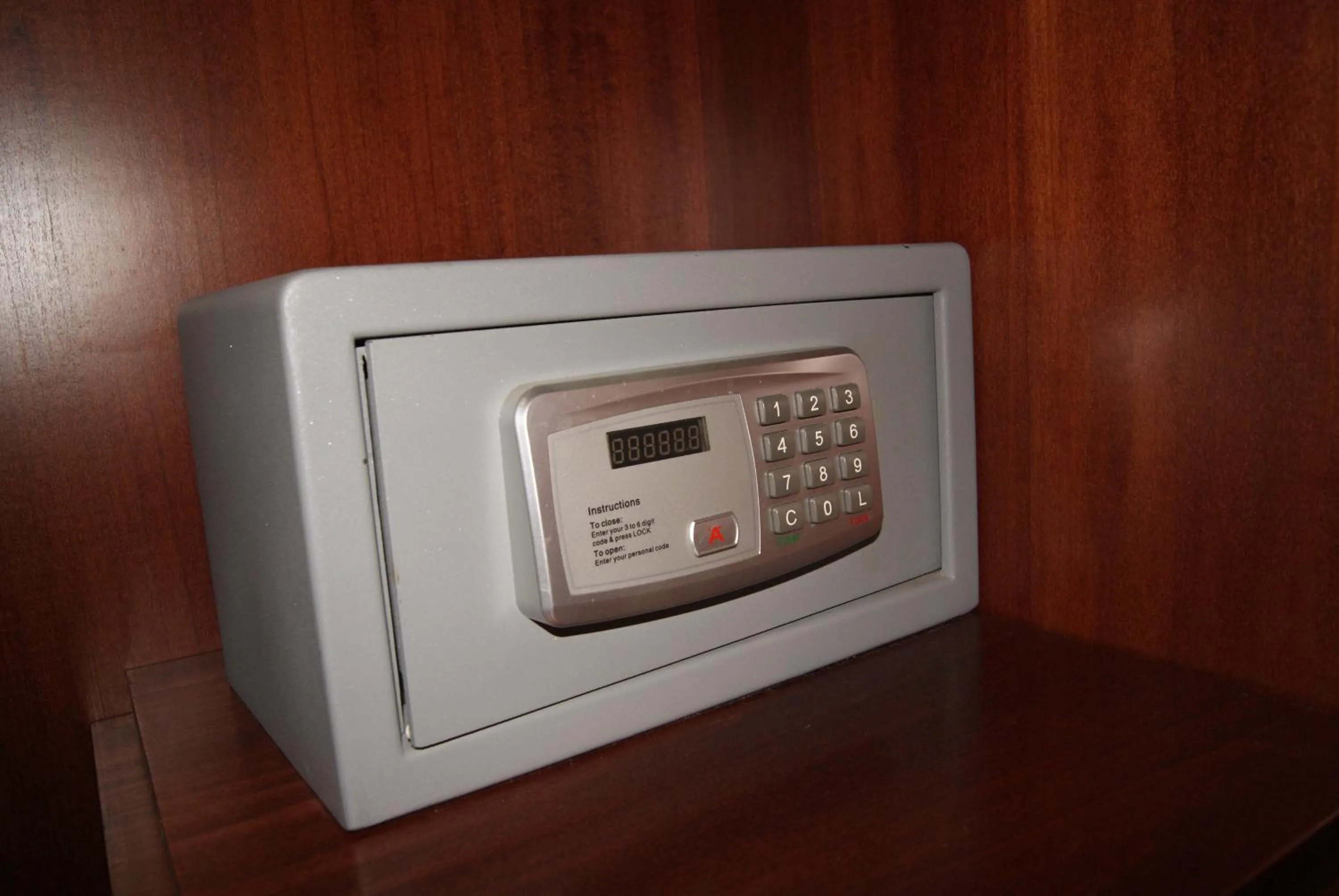 safe in Glam Luxury Rome