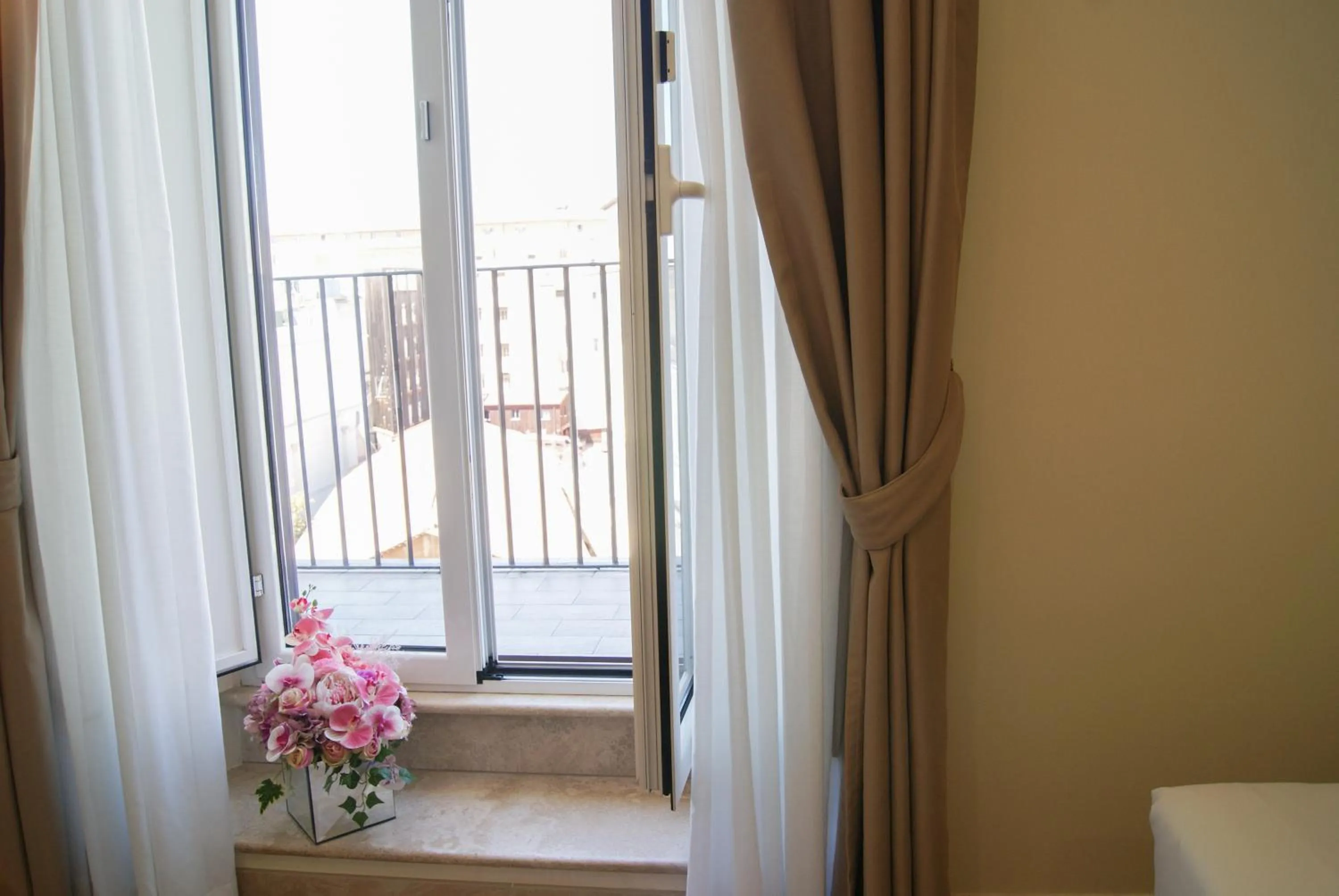 Property building in Glam Luxury Rome