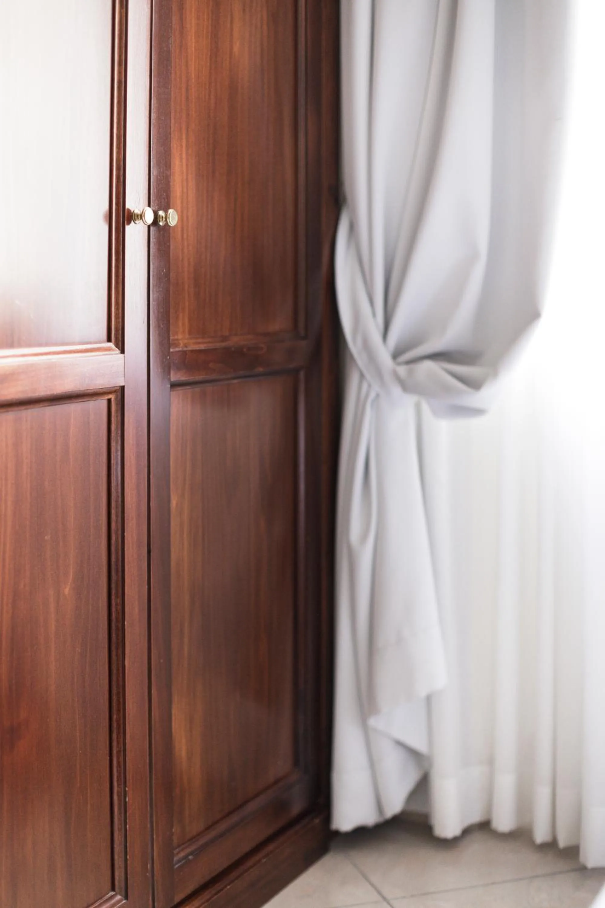 wardrobe in Glam Luxury Rome