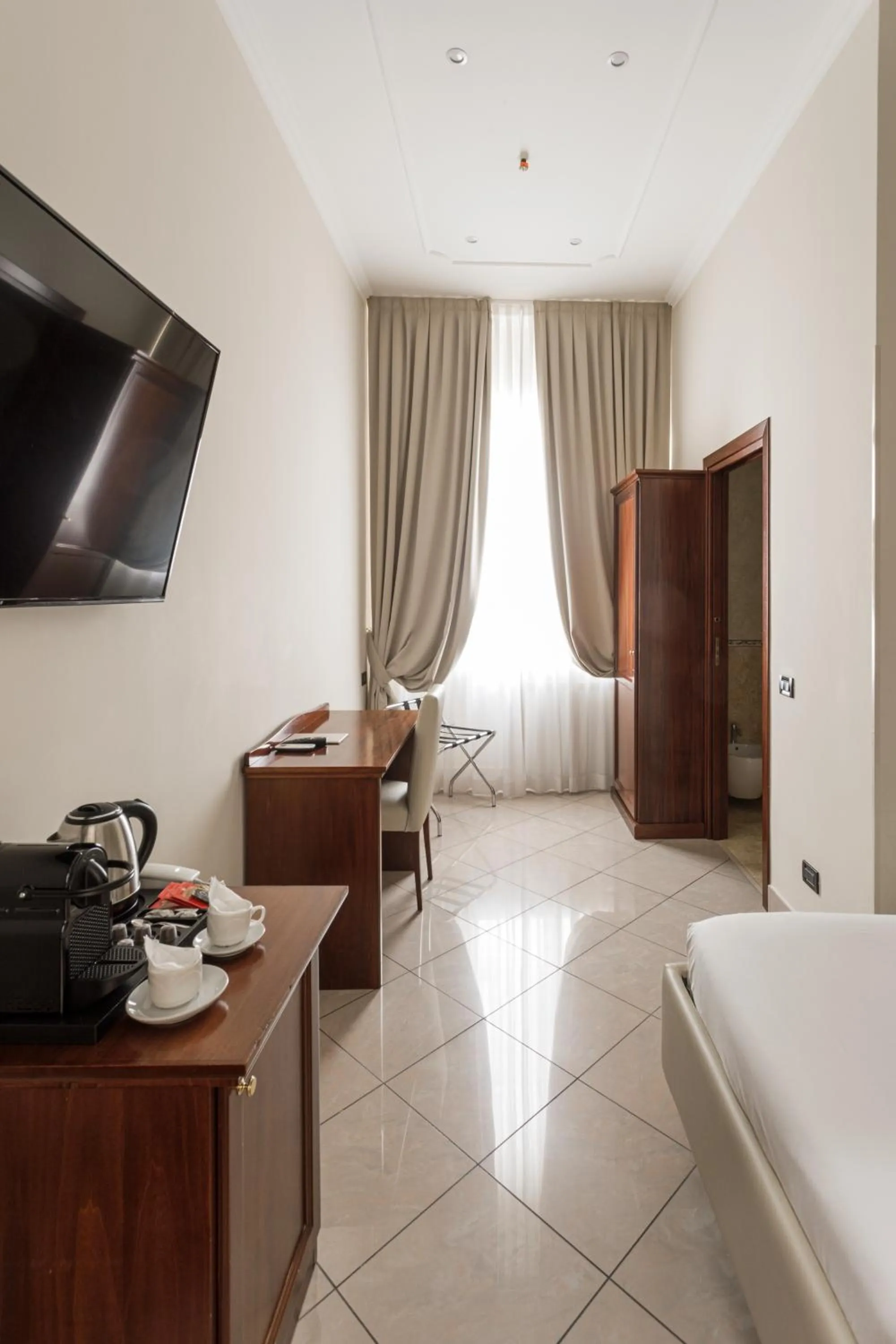 Bed in Glam Luxury Rome