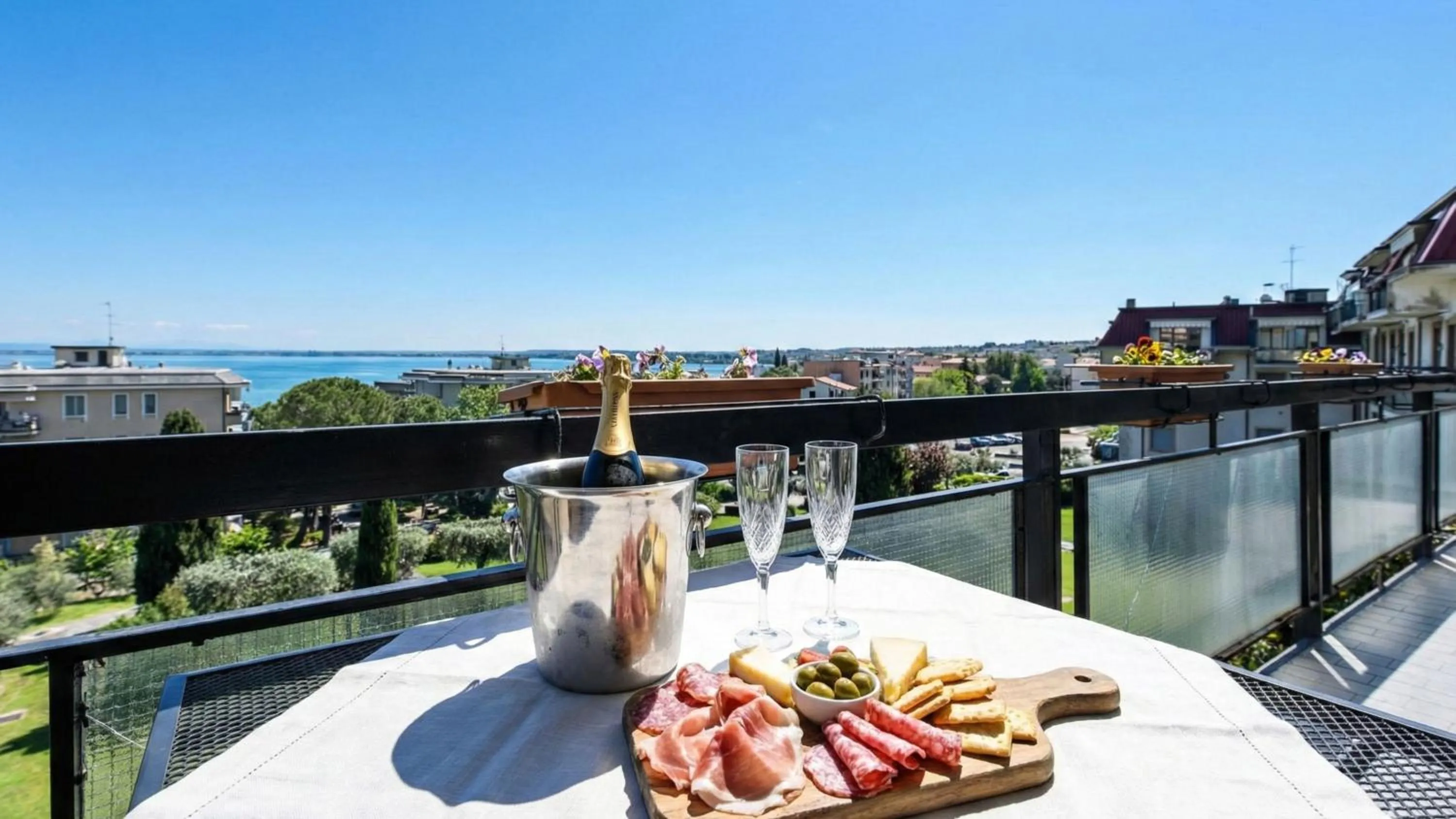 Splendido Apartment DesenzanoLoft Official Partner Homes & Villas by Marriott Bonvoy