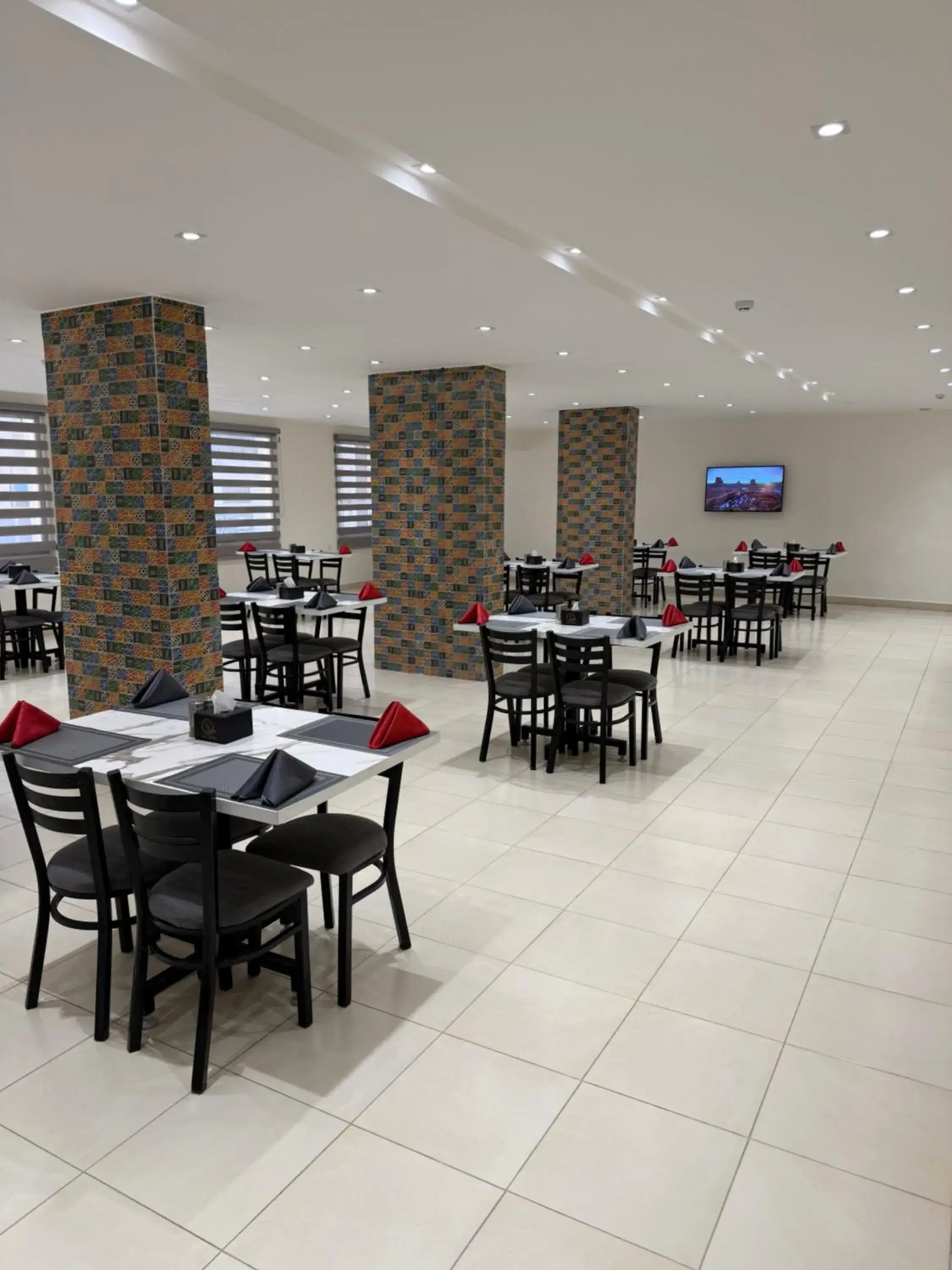 Restaurant/places to eat in Sky Hotel Restaurant/places to eat in Sky Hotel