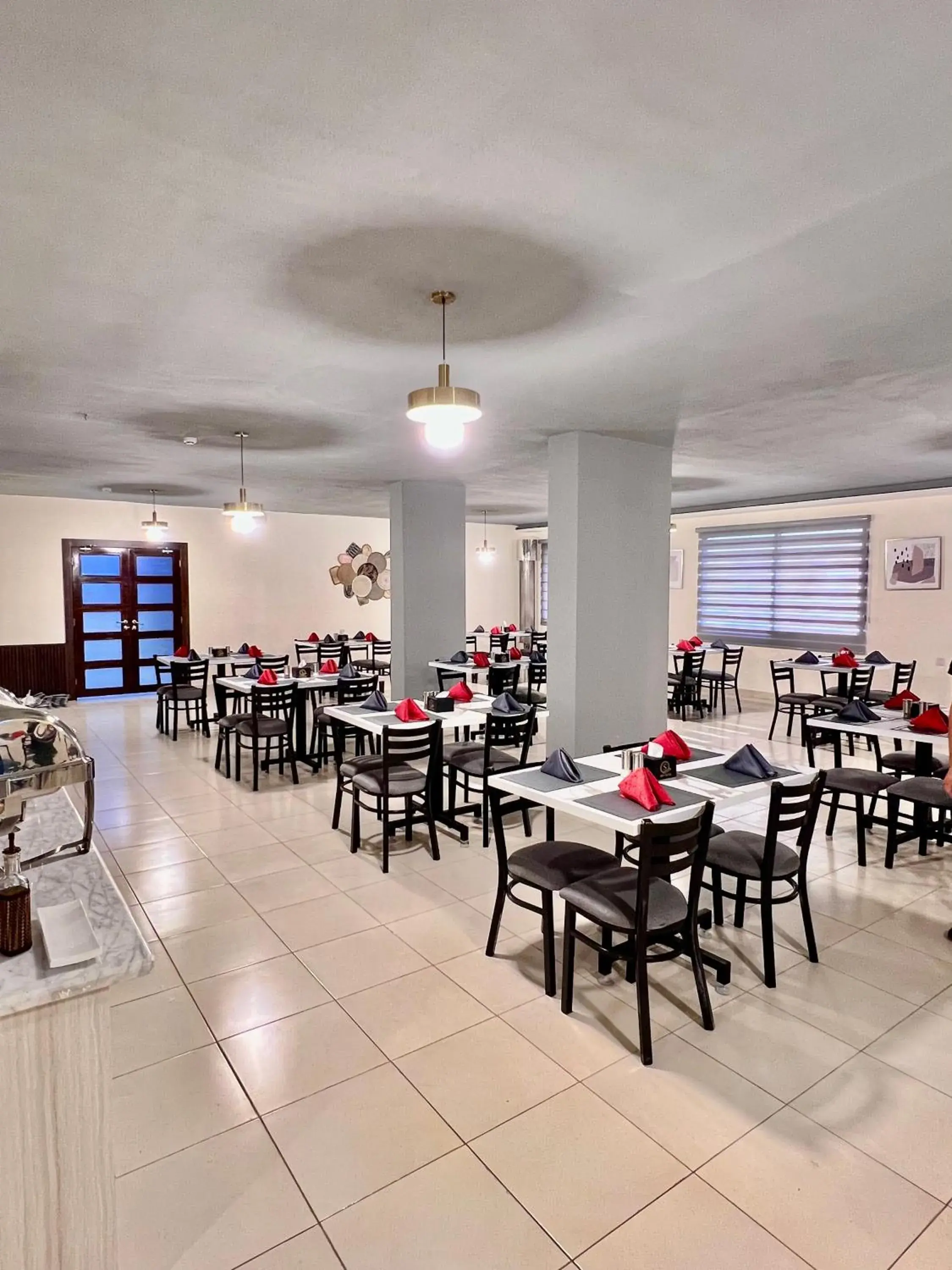 Restaurant/places to eat in Sky Hotel Restaurant/places to eat in Sky Hotel