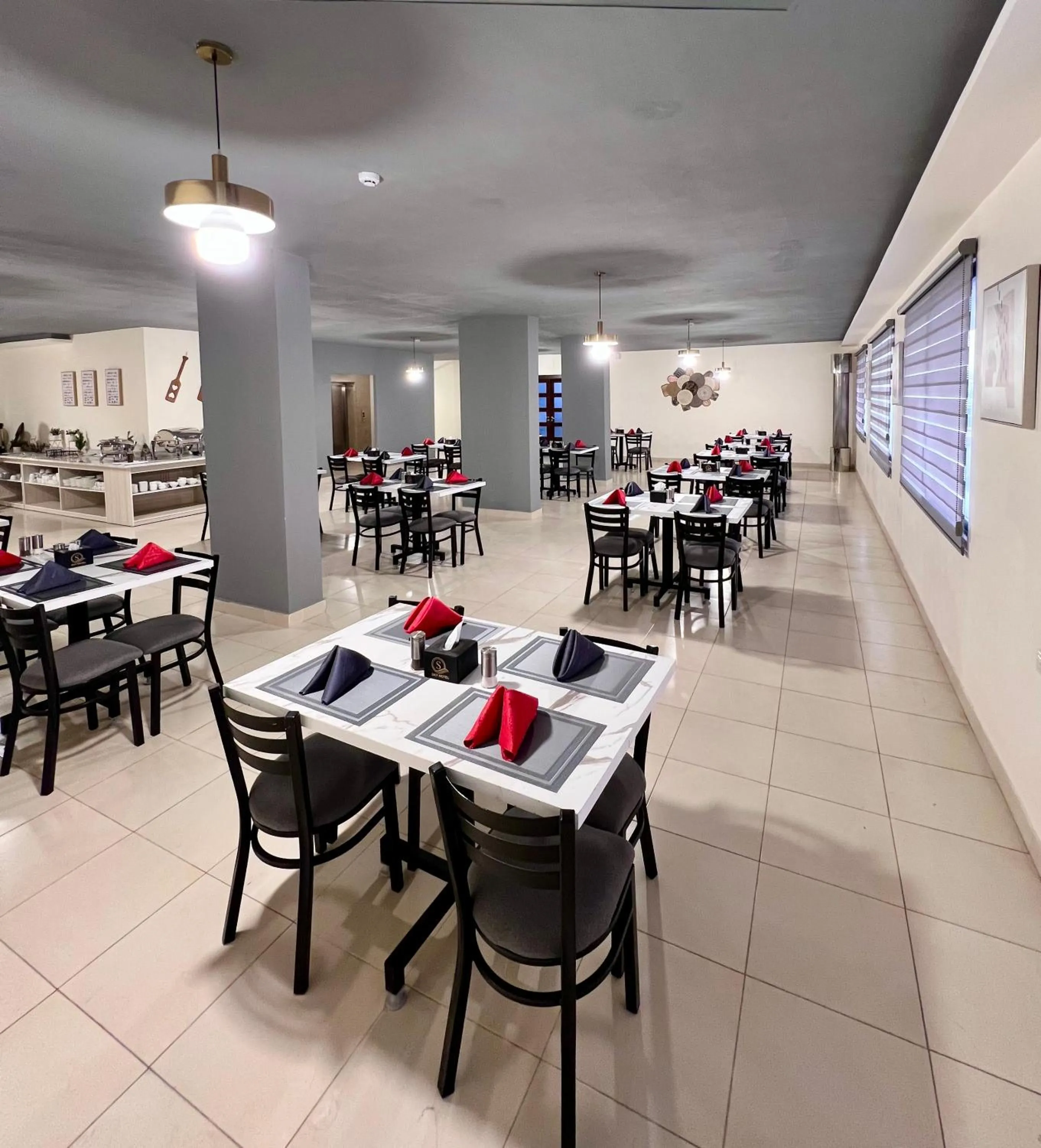 Restaurant/places to eat in Sky Hotel