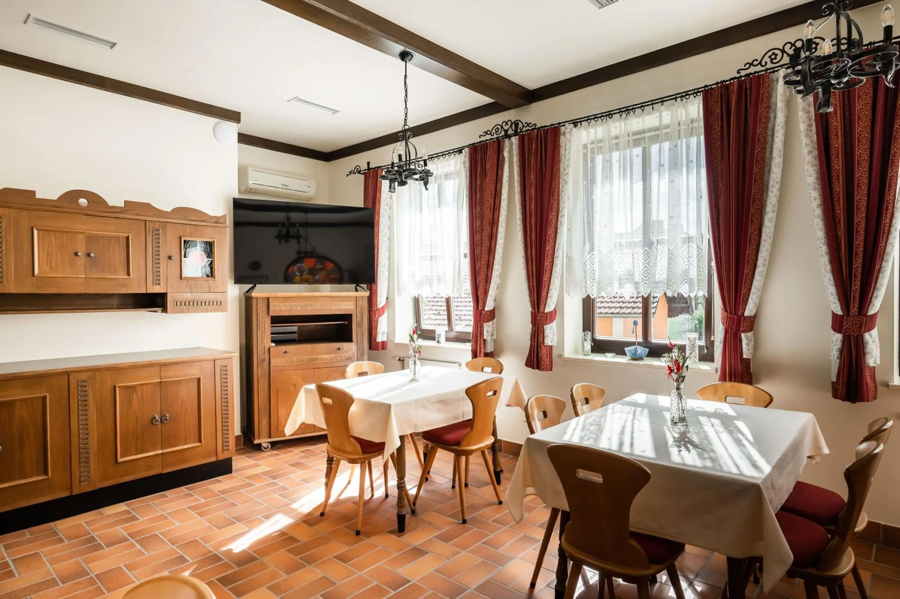 Restaurant/places to eat in PANORAMA SportHOTEL