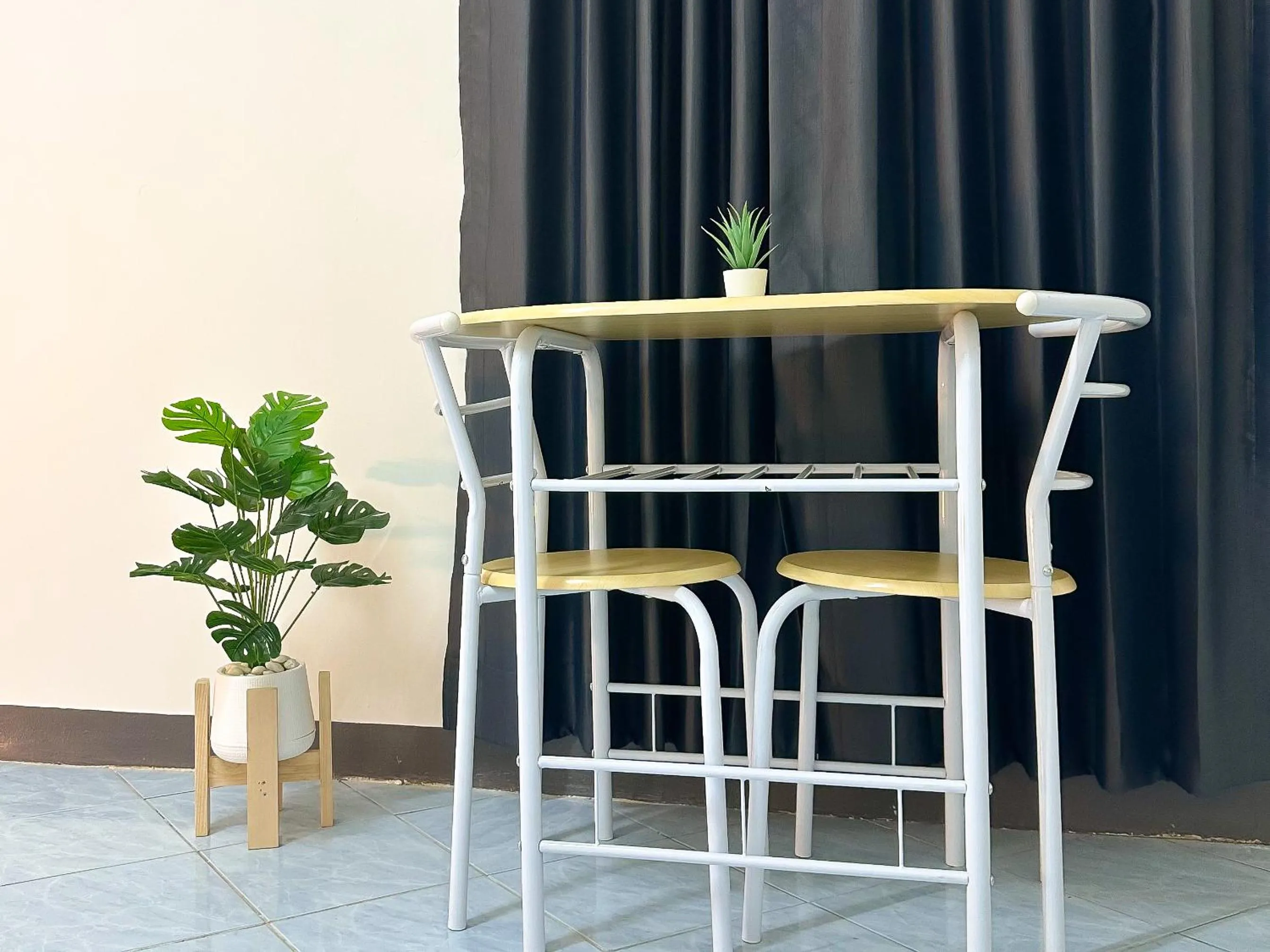 Dining area in MONTANA Hotel & Hostel Phuket