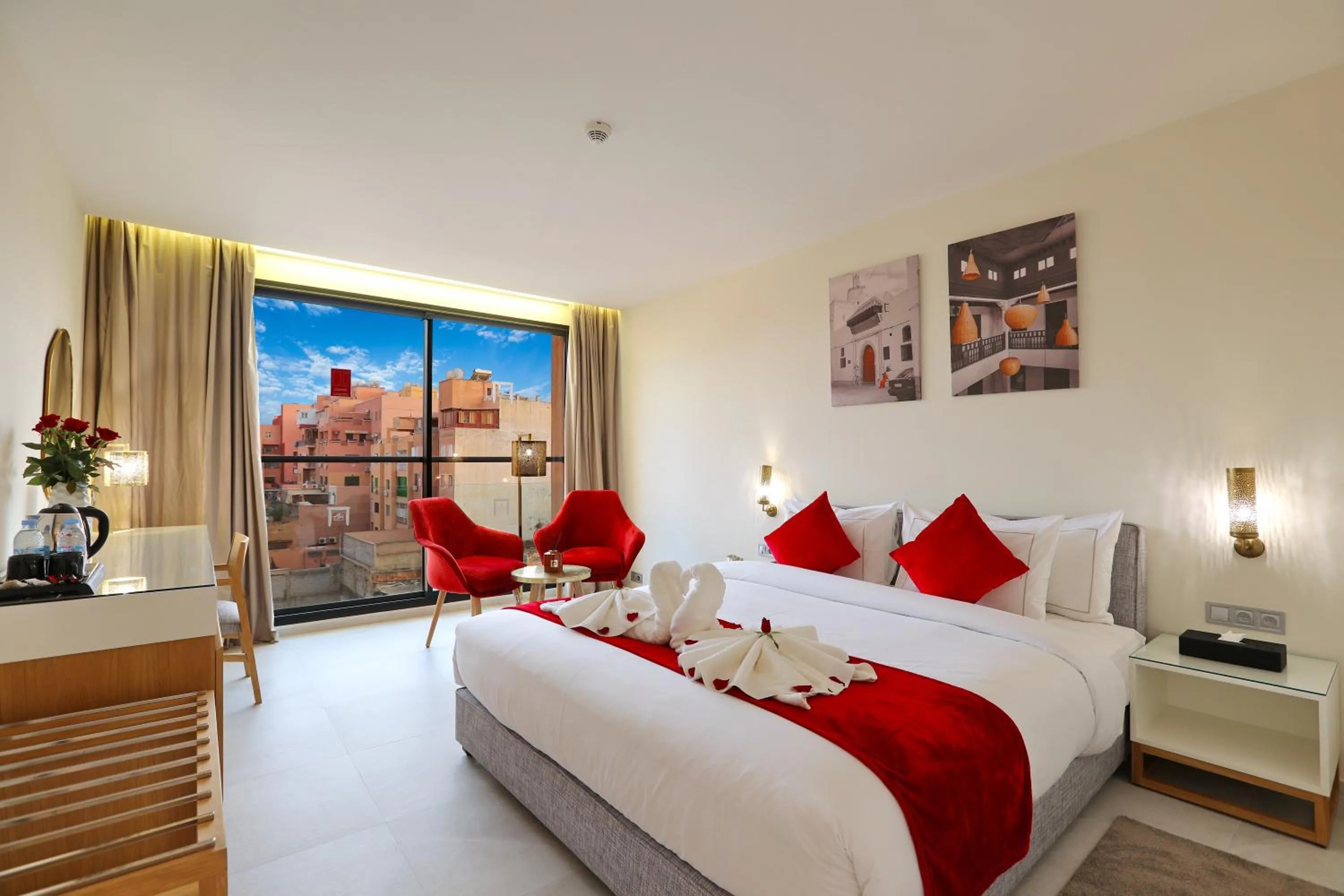 Photo of the whole room, Bed in Ari Boutique Hôtel - Adult Only