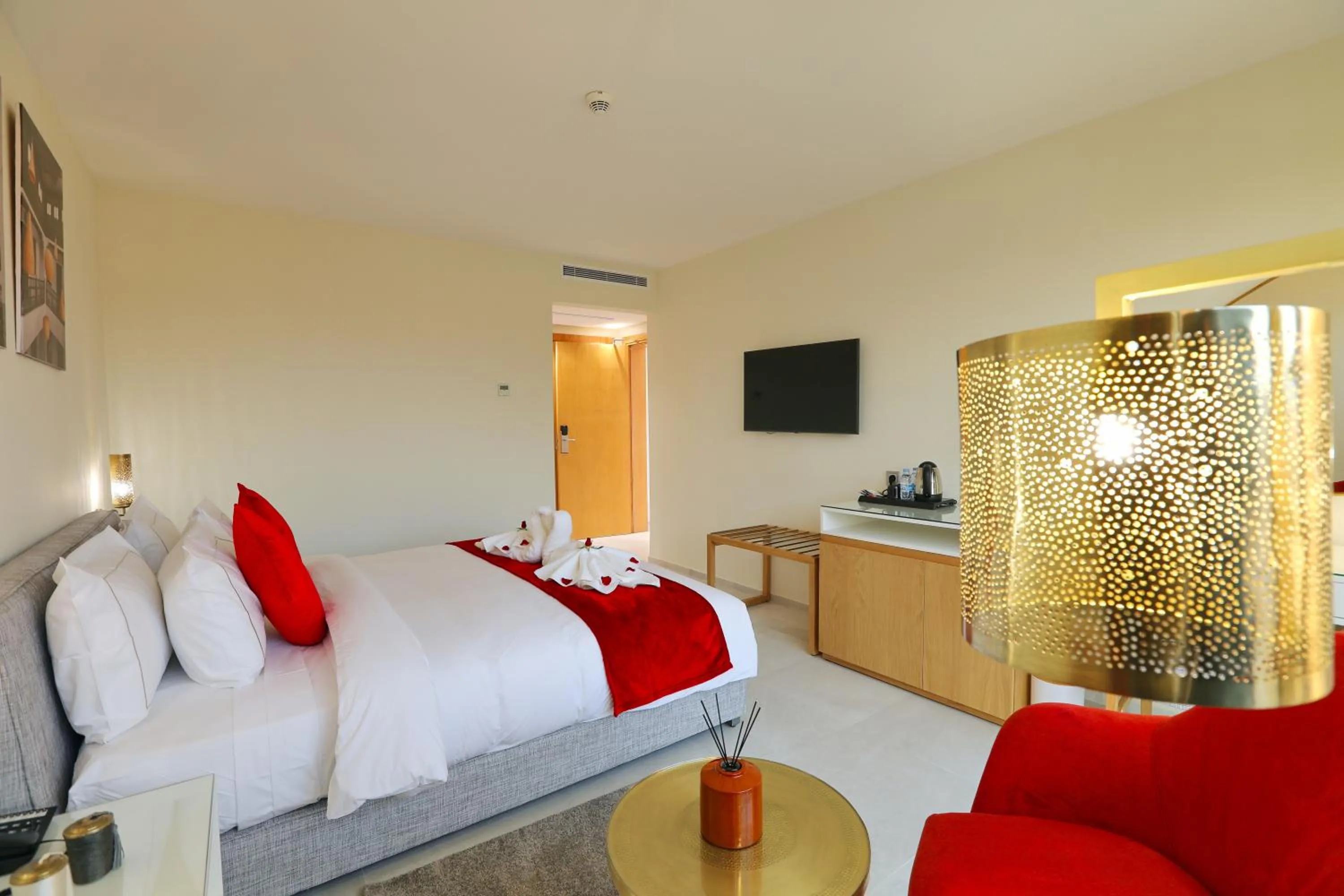 TV and multimedia, Bed in Ari Boutique Hôtel - Adult Only