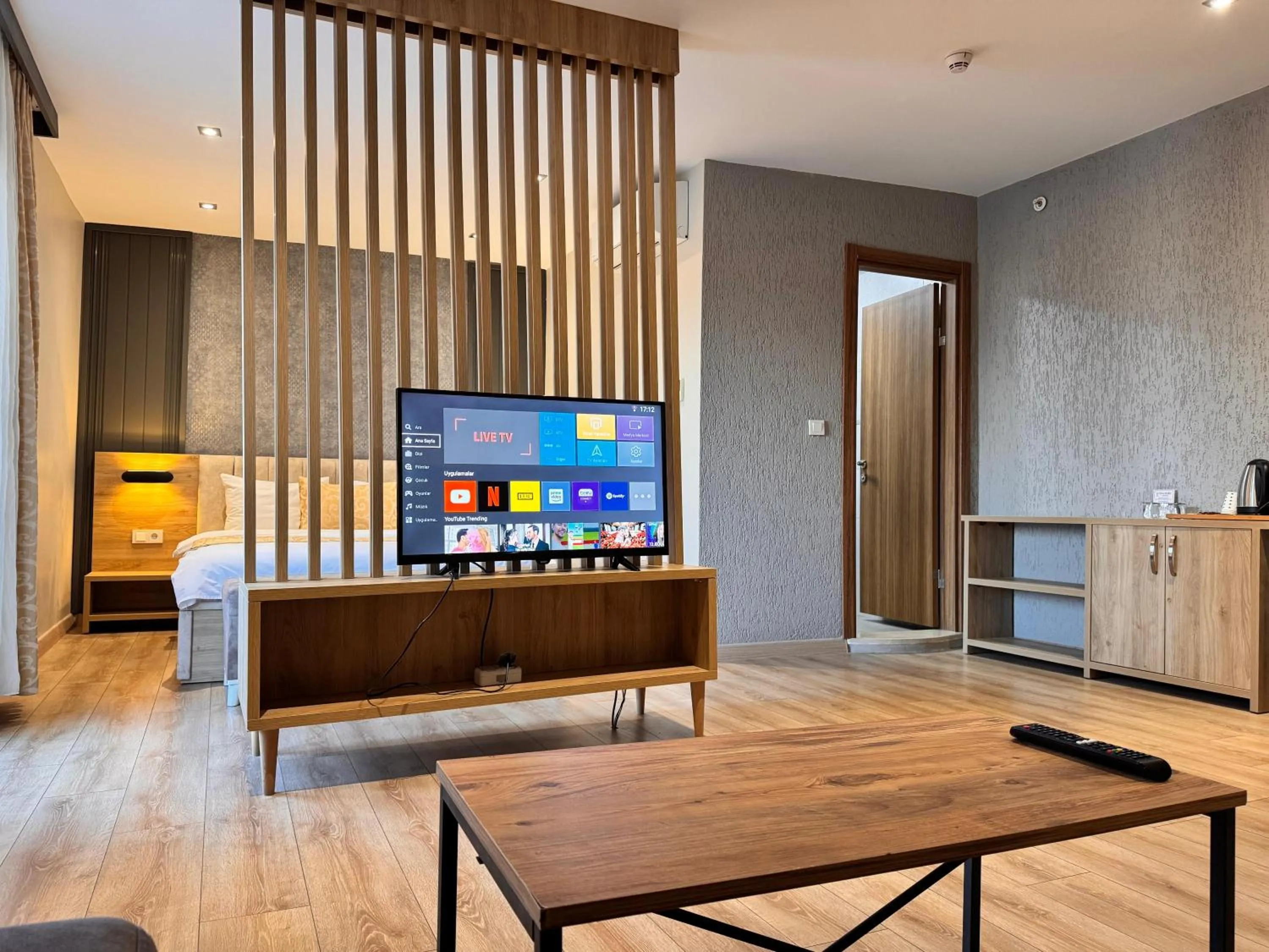 Communal lounge/ TV room in İNNPORT HOTEL
