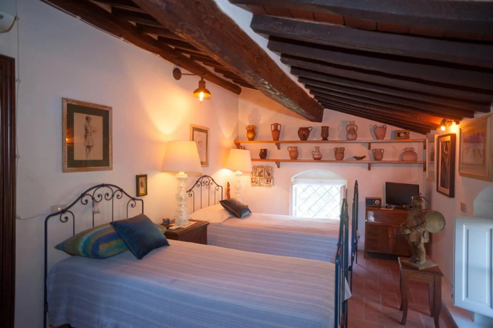 Bed in Villa Marinsky Pietrasanta