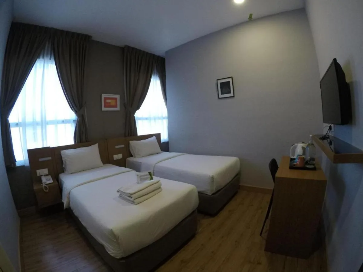 Bed in Golden Leaf Boutique Hotel Nusa Idaman Formerly Known as Ariana Hotel