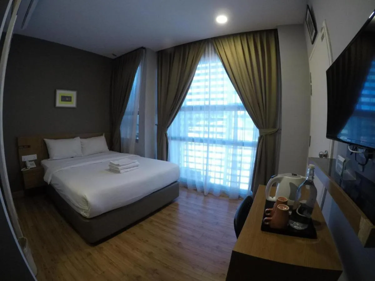 Bed in Golden Leaf Boutique Hotel Nusa Idaman Formerly Known as Ariana Hotel