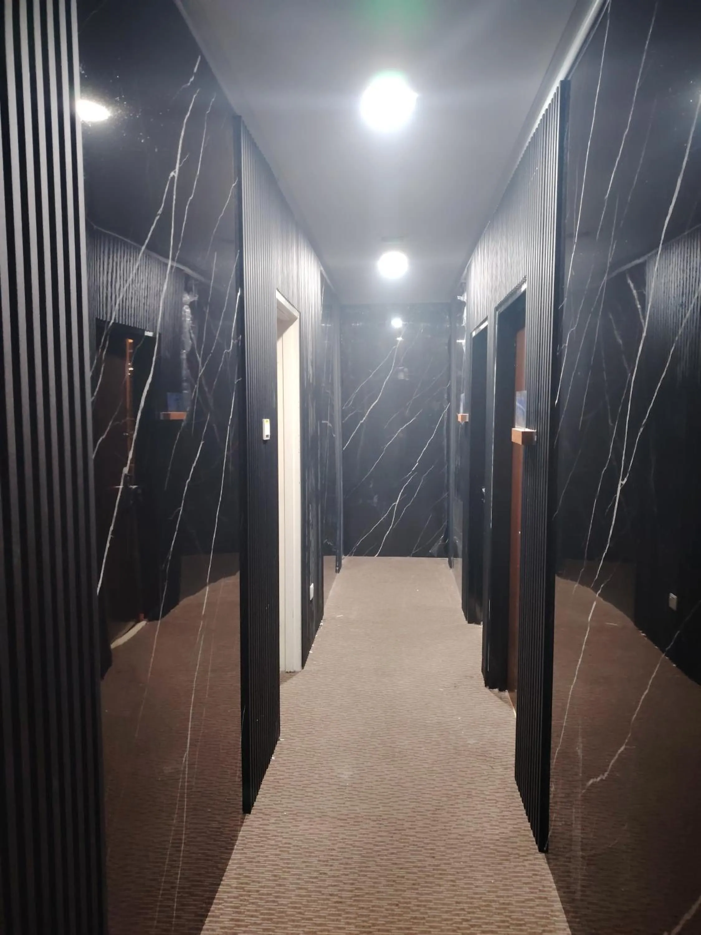 Hotel Ariana 5 minutes Bukit Indah 15 minutes Legoland 20 minutes Utm