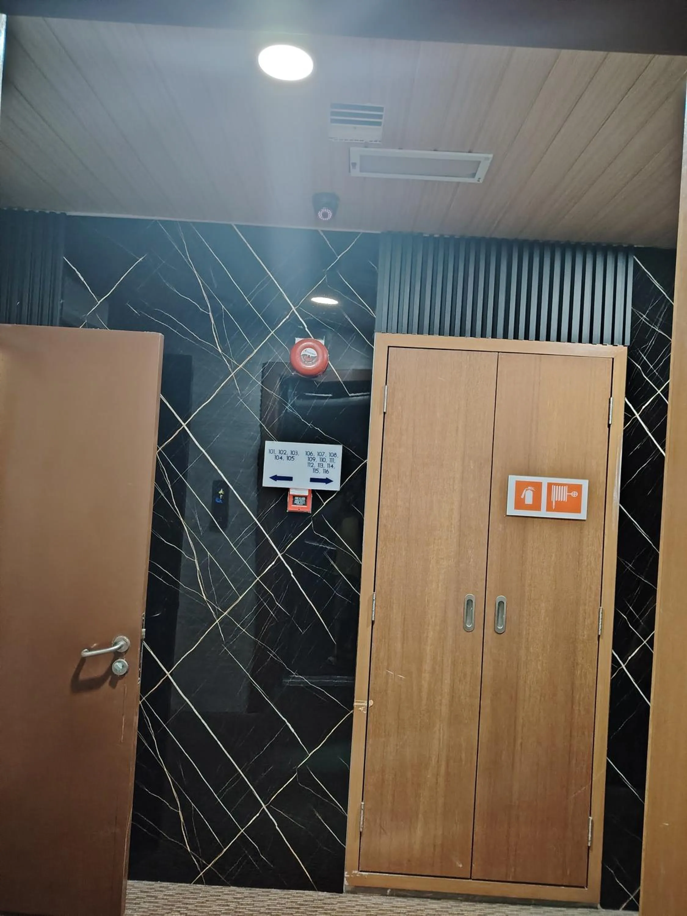 Hotel Ariana 5 minutes Bukit Indah 15 minutes Legoland 20 minutes Utm