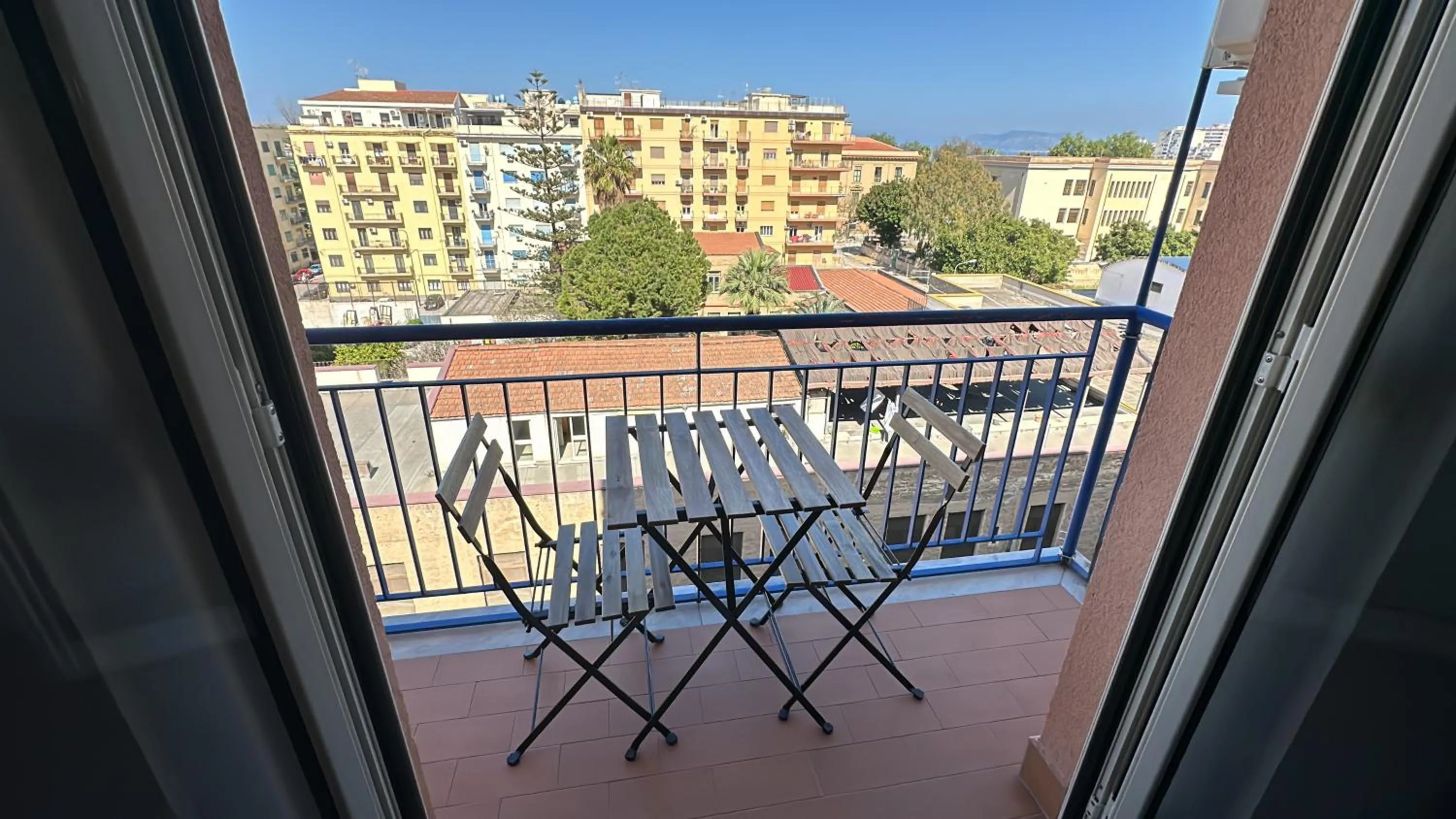 Large flat near Botanical Garden & Central Station