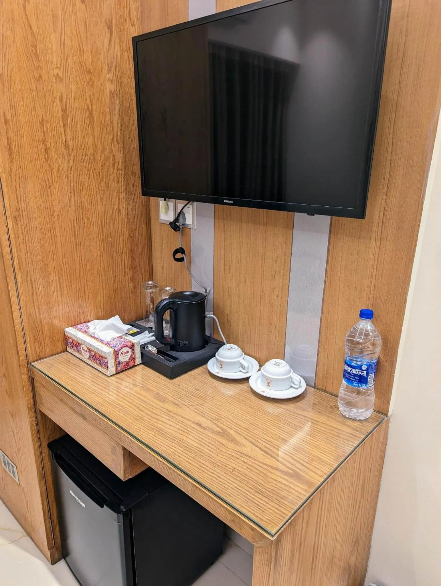 TV and multimedia in Hotel Royal Bengal