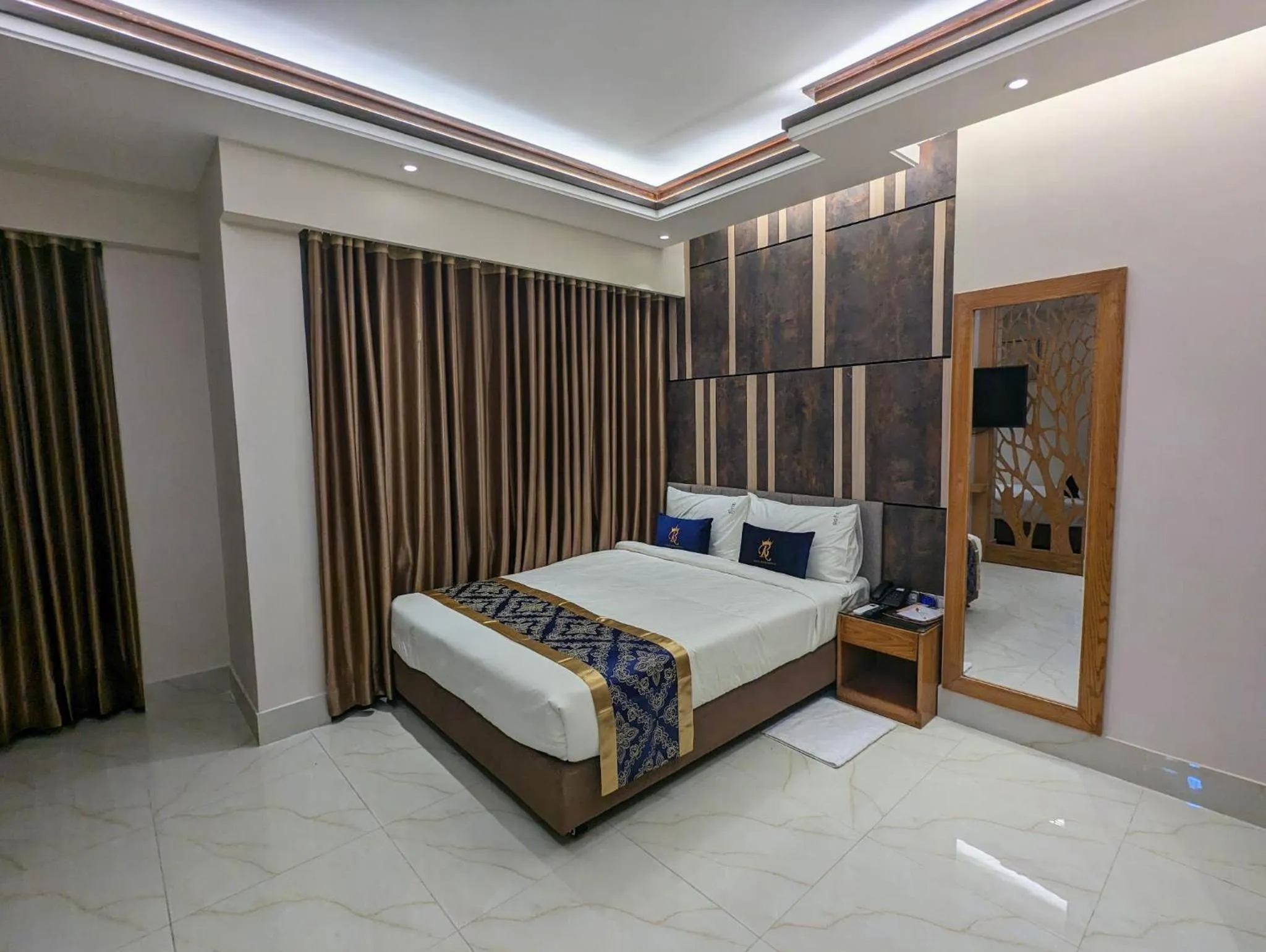 Photo of the whole room, Bed in Hotel Royal Bengal