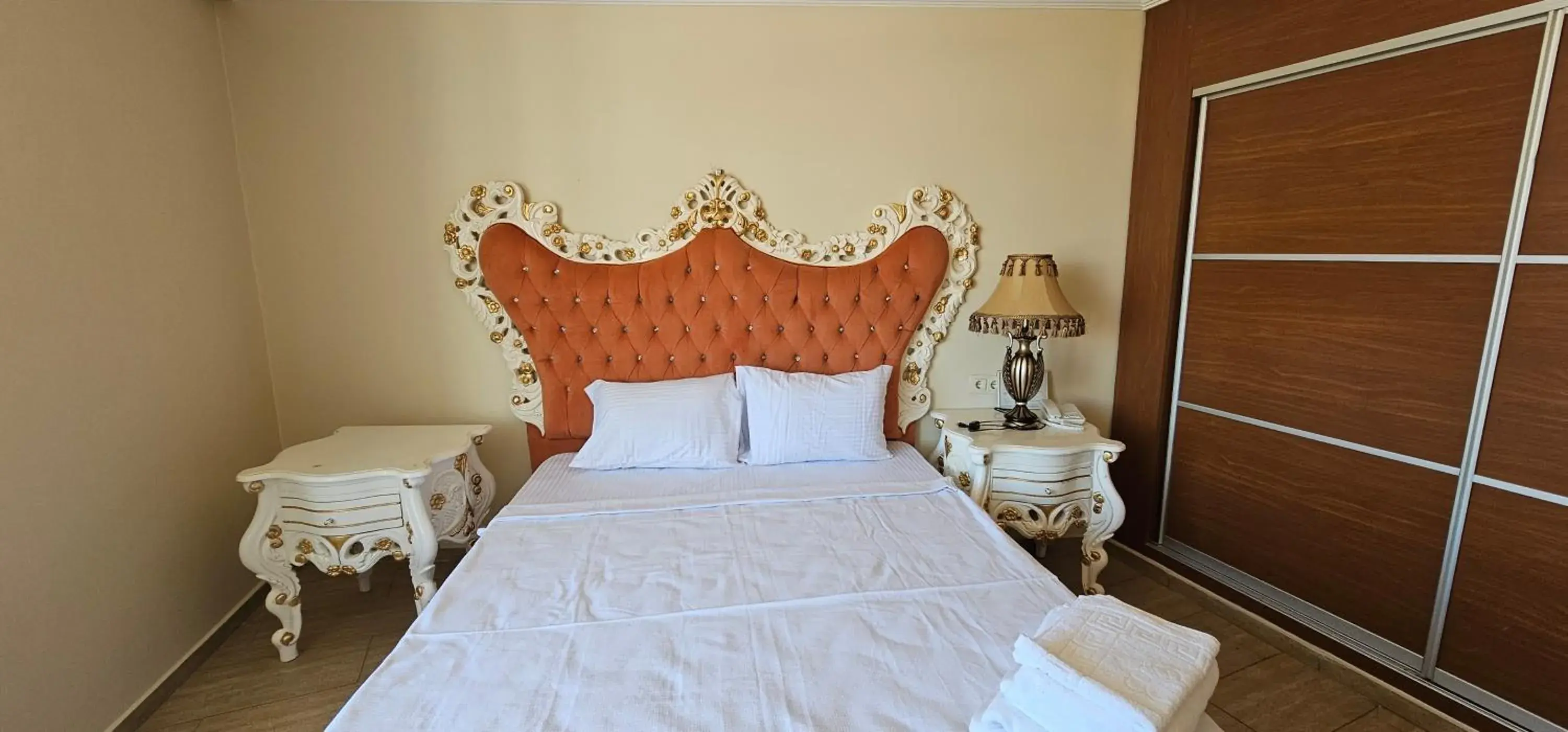 Bed in Adana Koza Hotel Bed in Adana Koza Hotel