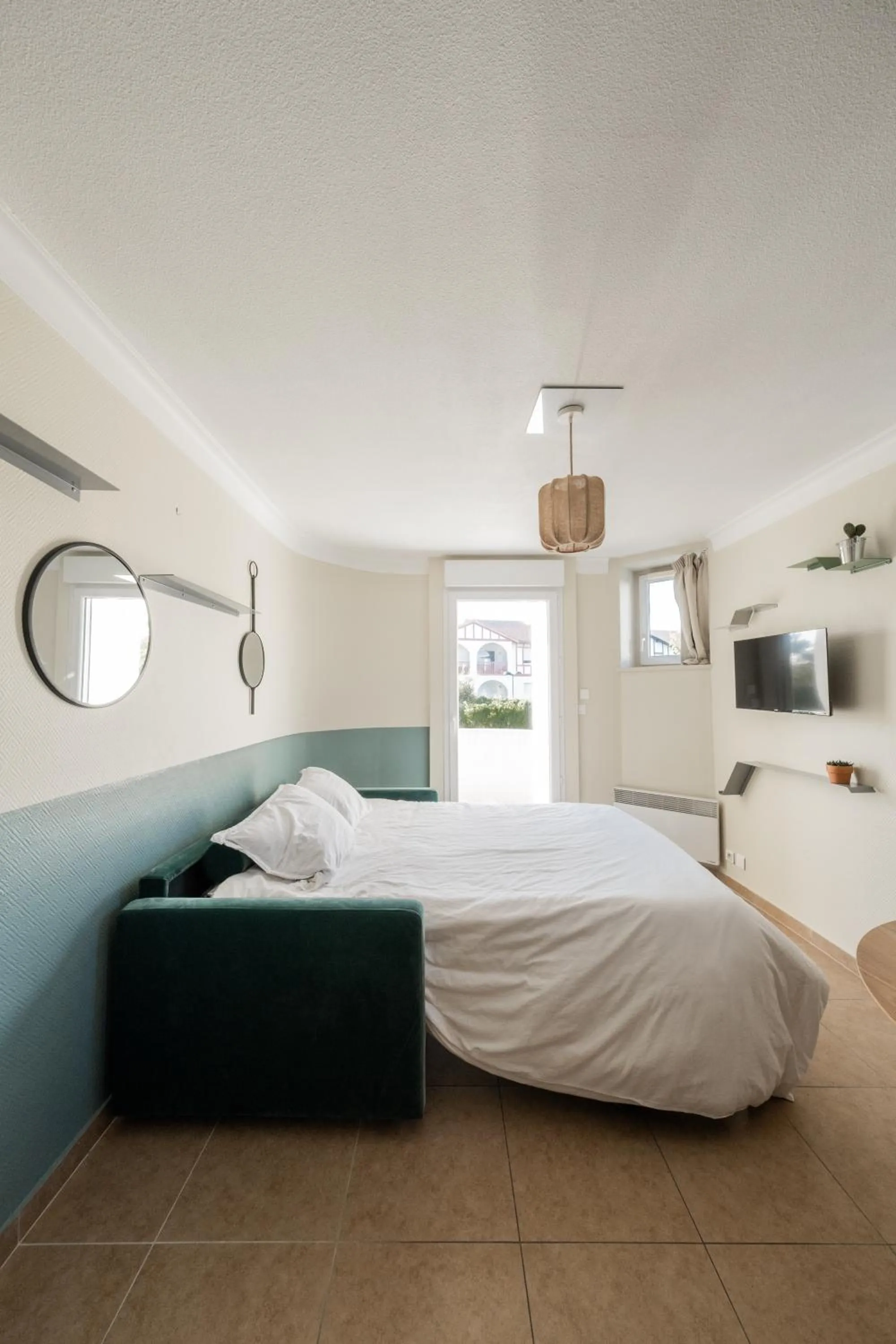 Bed in Résidence Château d'Acotz - Appartements avec piscine à 300m des Plages & Océan