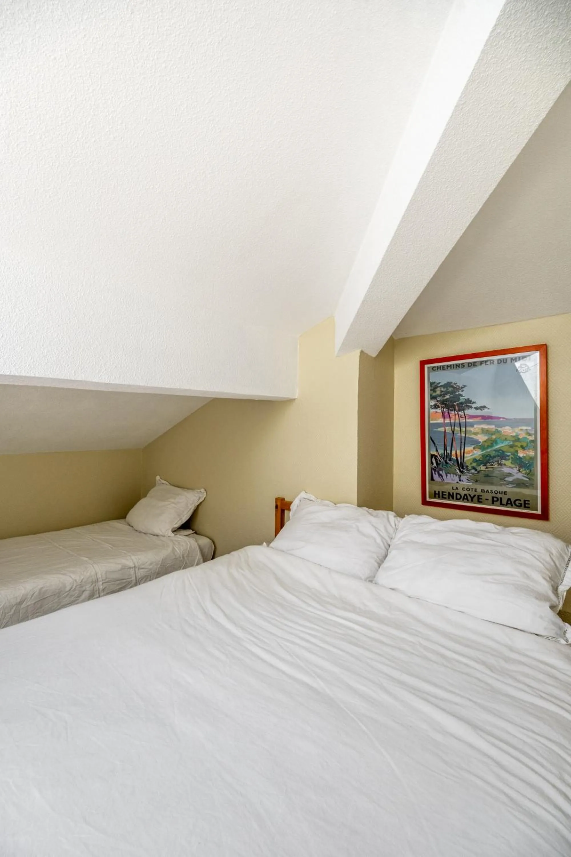 Bed in Résidence Château d'Acotz - Appartements avec piscine à 300m des Plages & Océan