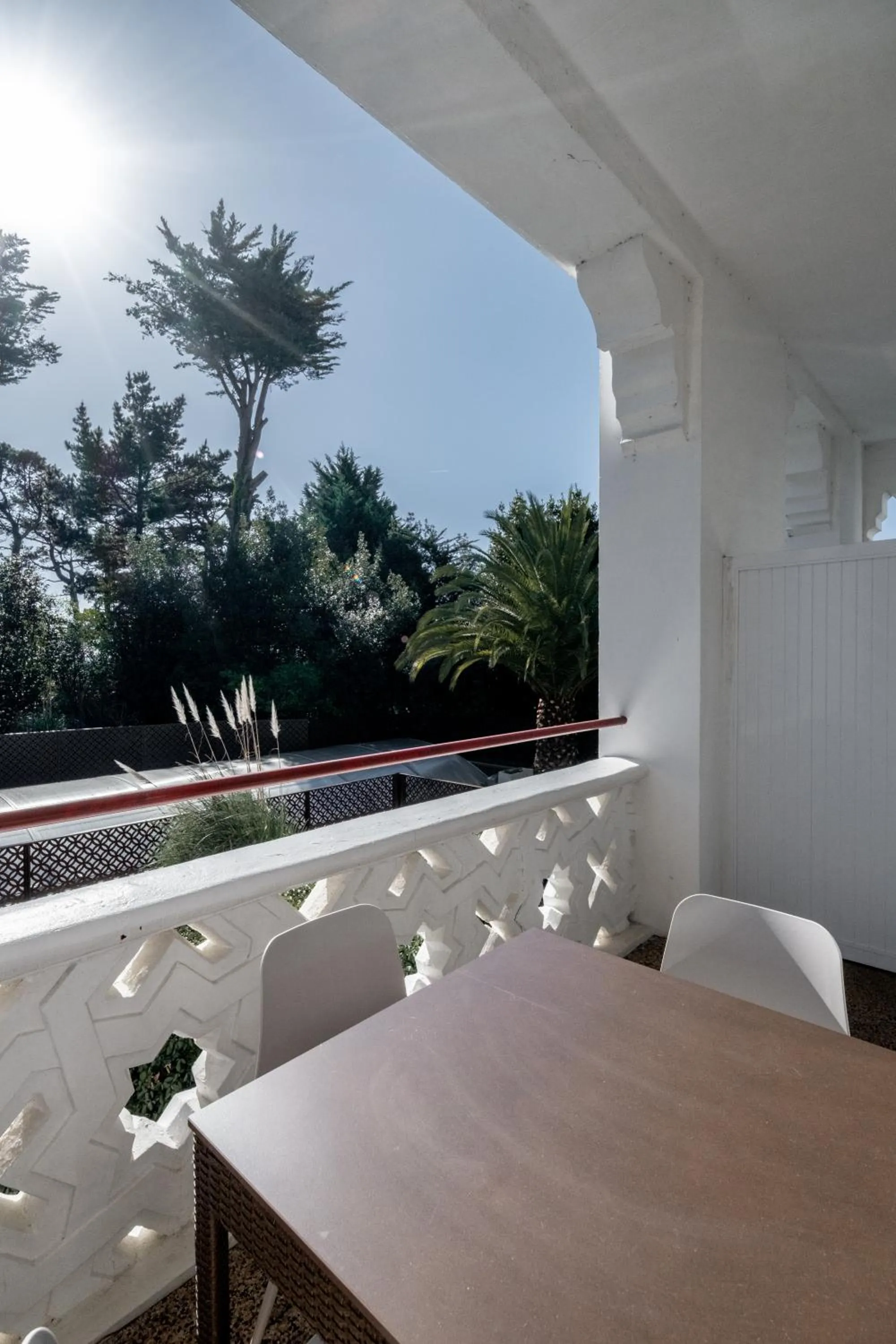 Balcony/Terrace in Résidence Château d'Acotz - Appartements avec piscine à 300m des Plages & Océan