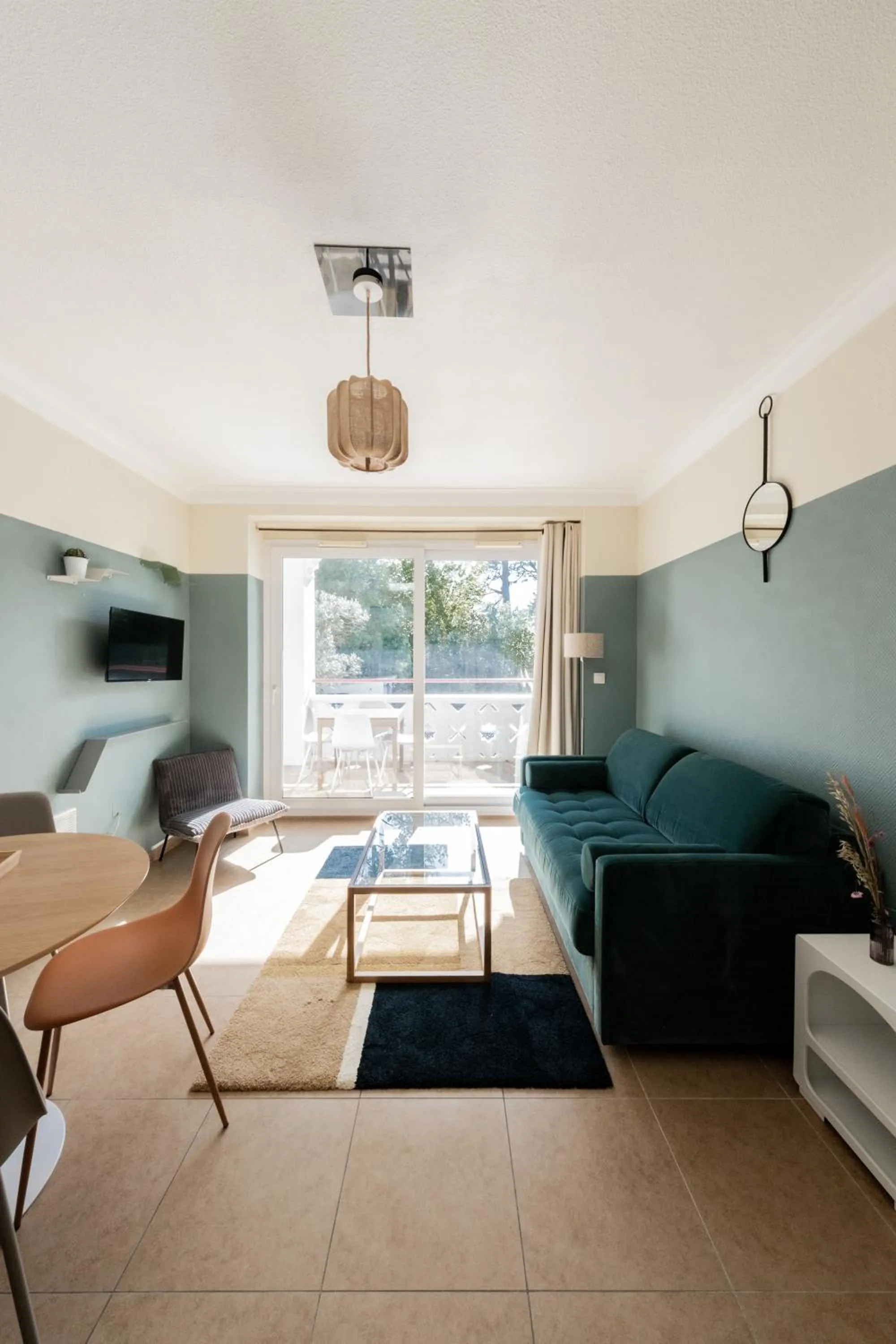 Living room in Résidence Château d'Acotz - Appartements avec piscine à 300m des Plages & Océan