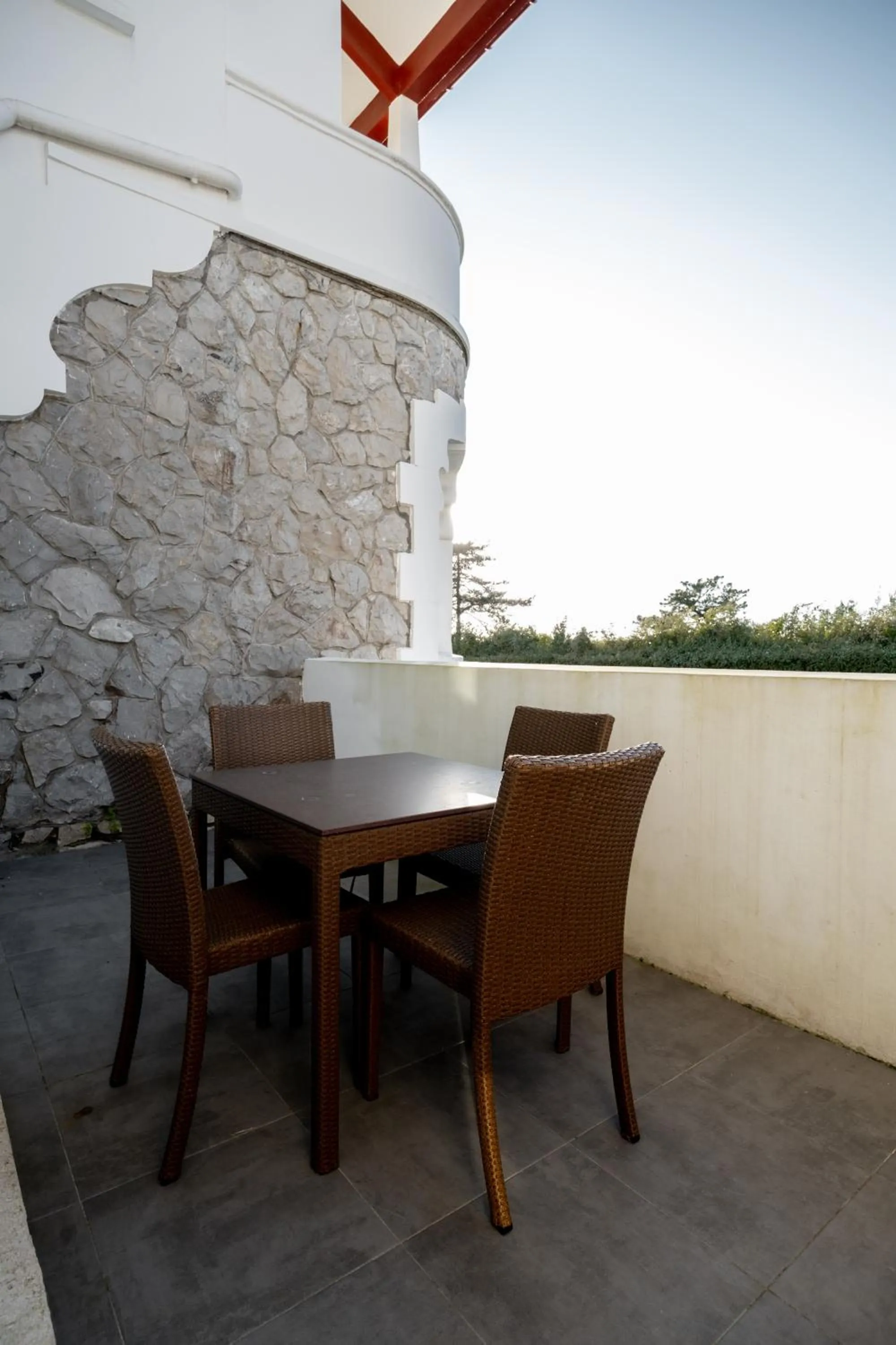 Balcony/Terrace in Résidence Château d'Acotz - Appartements avec piscine à 300m des Plages & Océan
