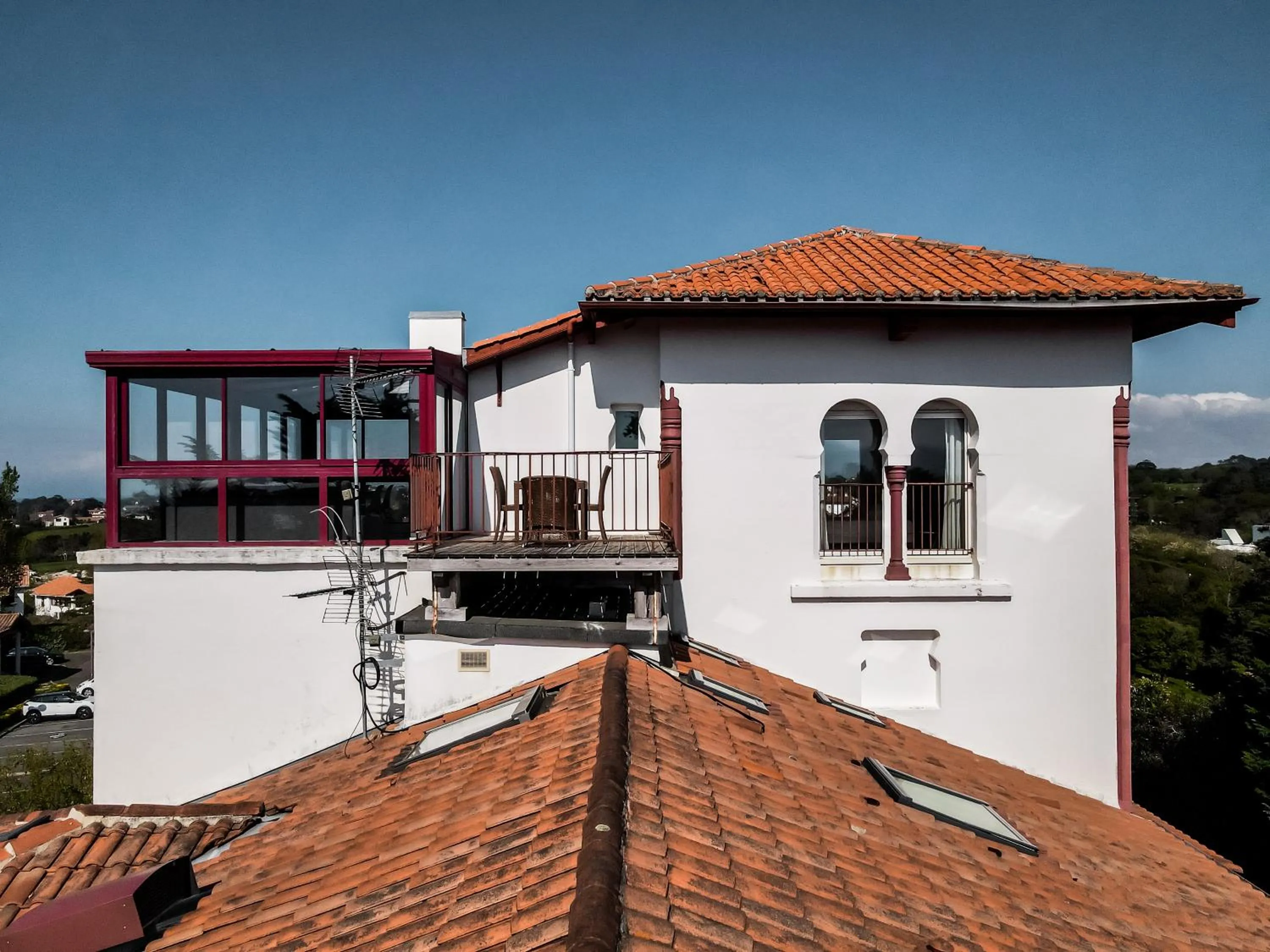 Property building in Résidence Château d'Acotz - Appartements avec piscine à 300m des Plages & Océan