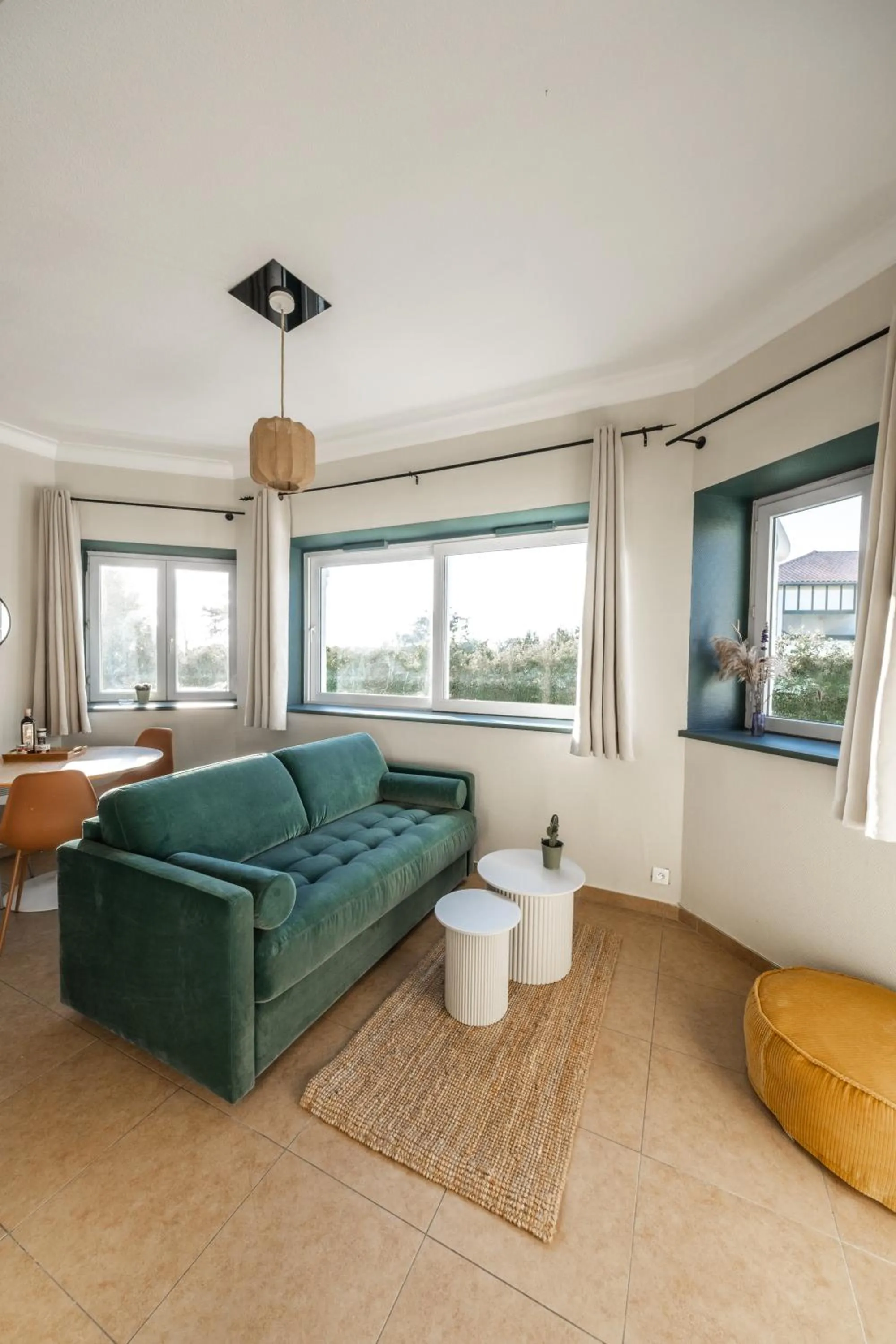 Seating area in Résidence Château d'Acotz - Appartements avec piscine à 300m des Plages & Océan