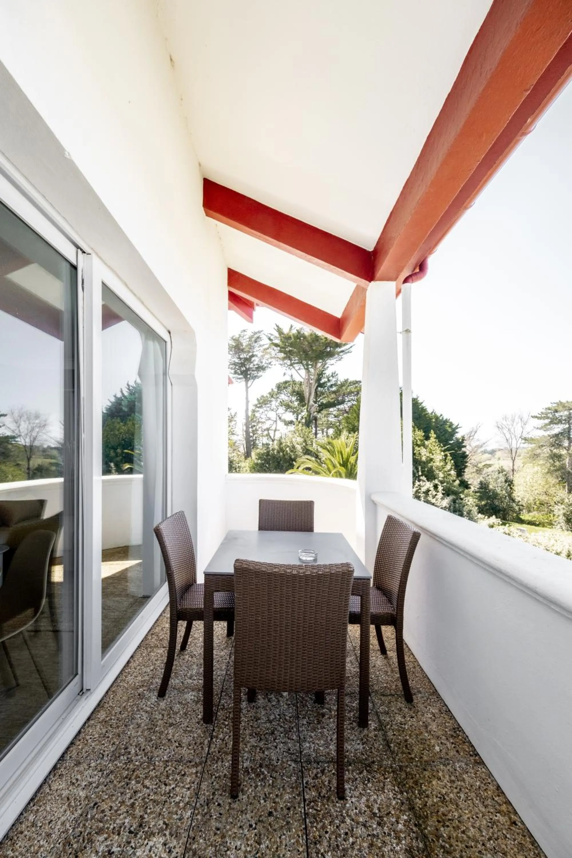 Balcony/Terrace in Résidence Château d'Acotz - Appartements avec piscine à 300m des Plages & Océan