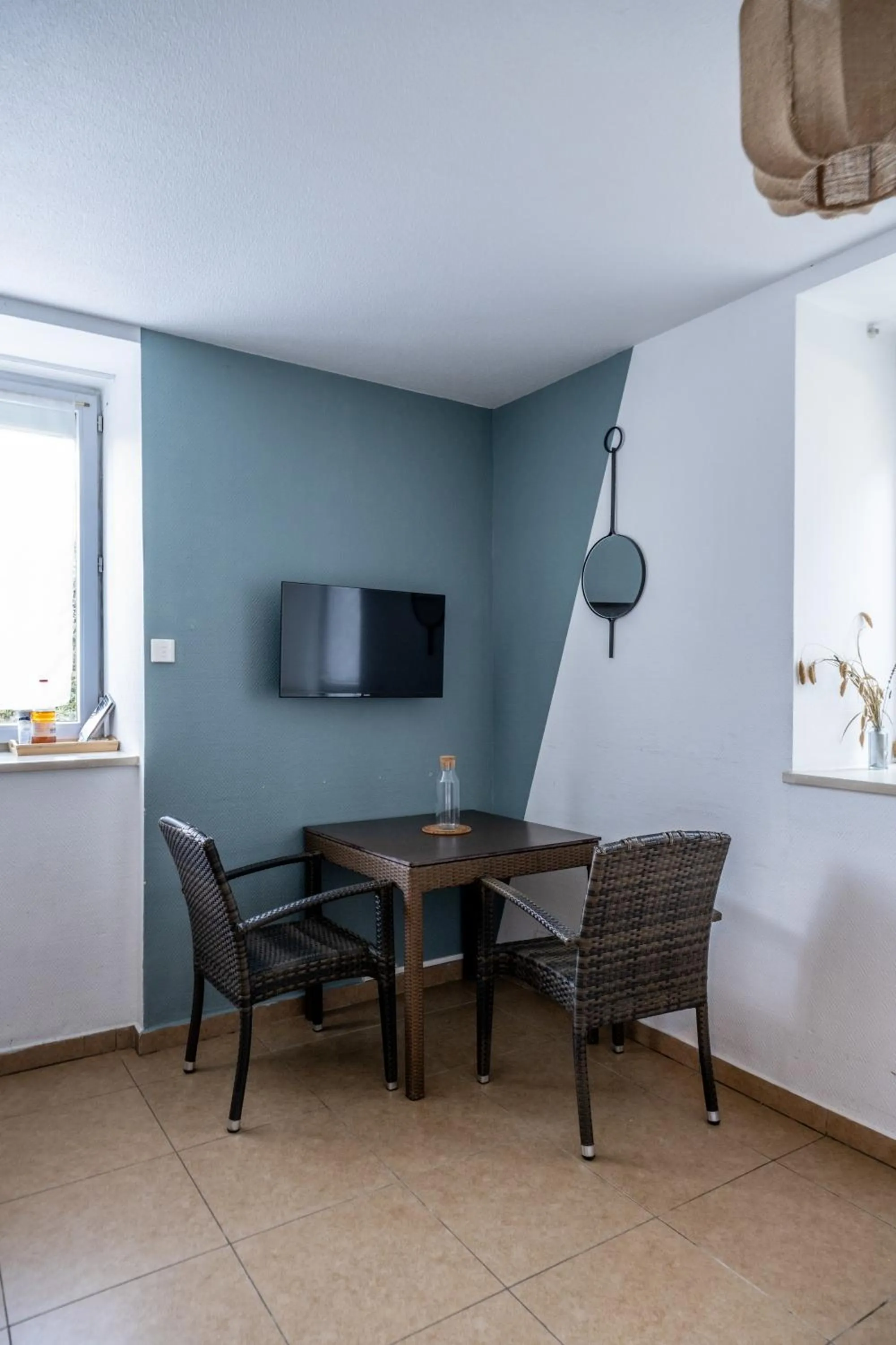 Dining area in Résidence Château d'Acotz - Appartements avec piscine à 300m des Plages & Océan