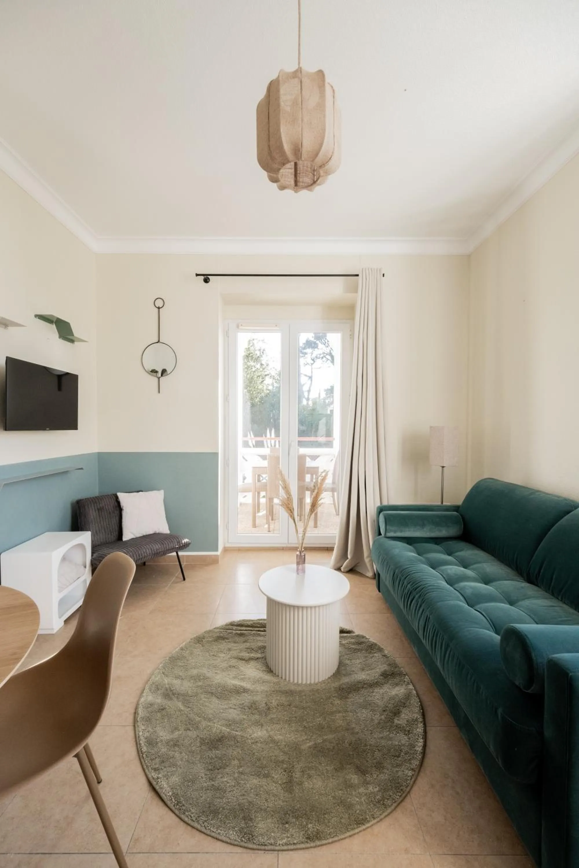 Living room in Résidence Château d'Acotz - Appartements avec piscine à 300m des Plages & Océan