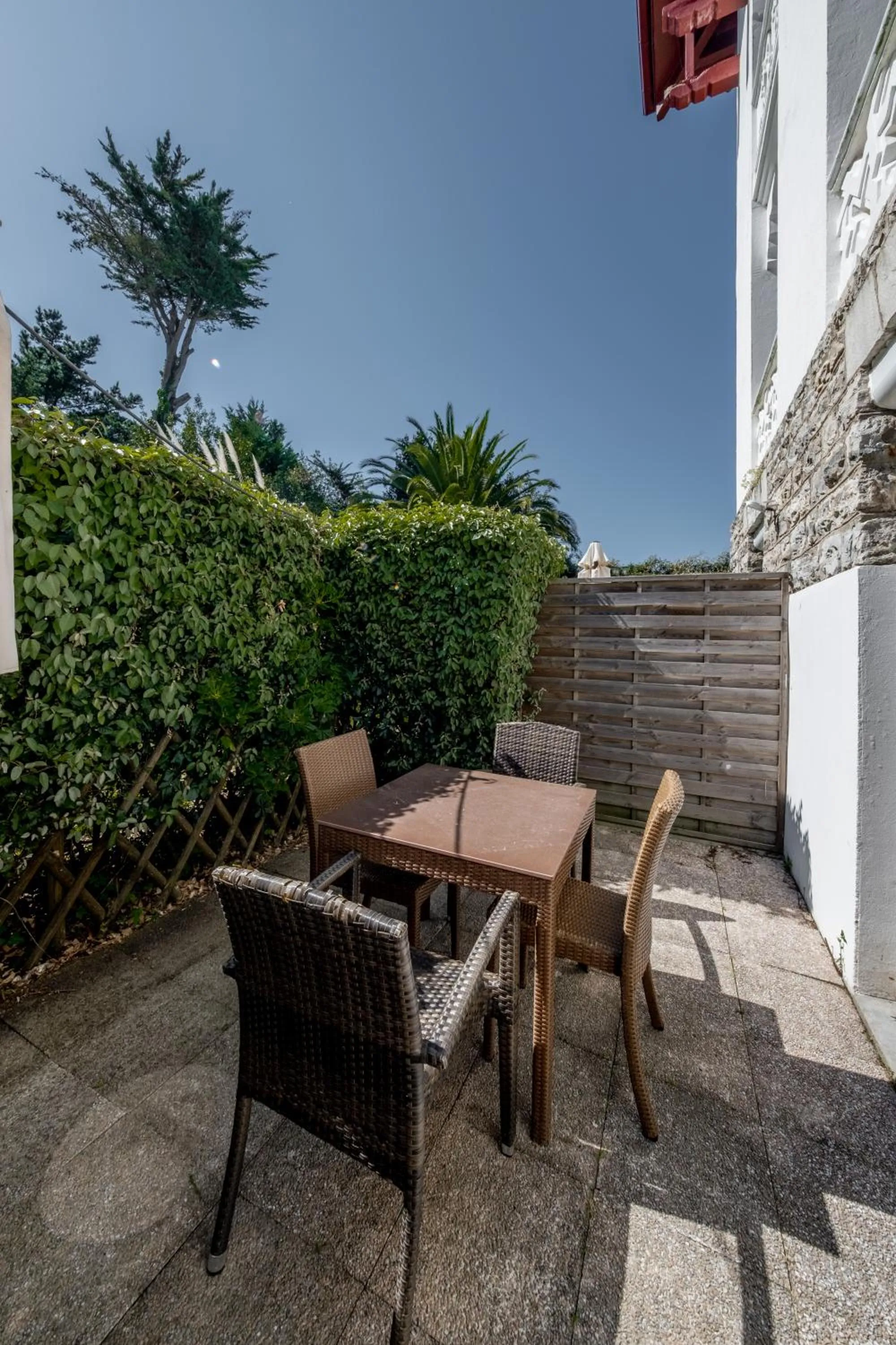 Day in Résidence Château d'Acotz - Appartements avec piscine à 300m des Plages & Océan