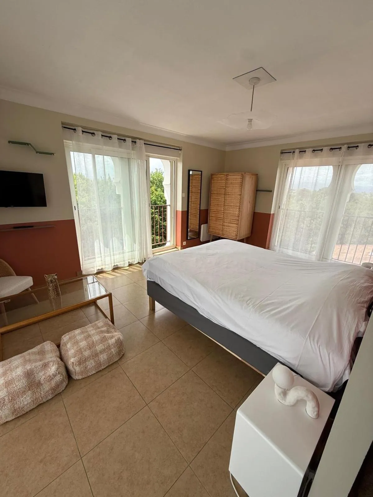 Photo of the whole room, Bed in Résidence Château d'Acotz - Appartements avec piscine à 300m des Plages & Océan