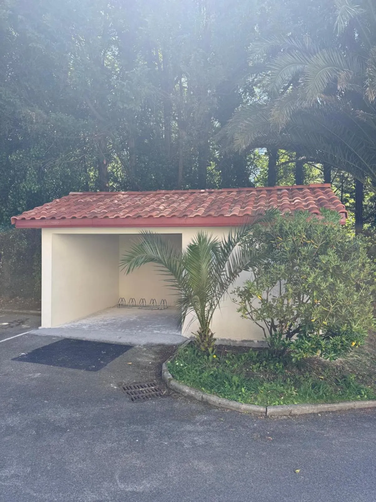 Cycling in Résidence Château d'Acotz - Appartements avec piscine à 300m des Plages & Océan