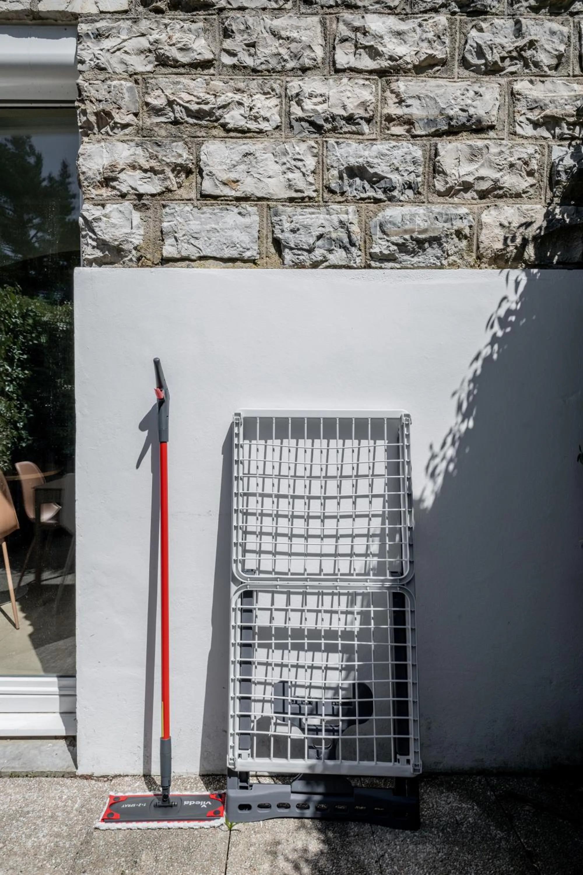 wardrobe in Résidence Château d'Acotz - Appartements avec piscine à 300m des Plages & Océan