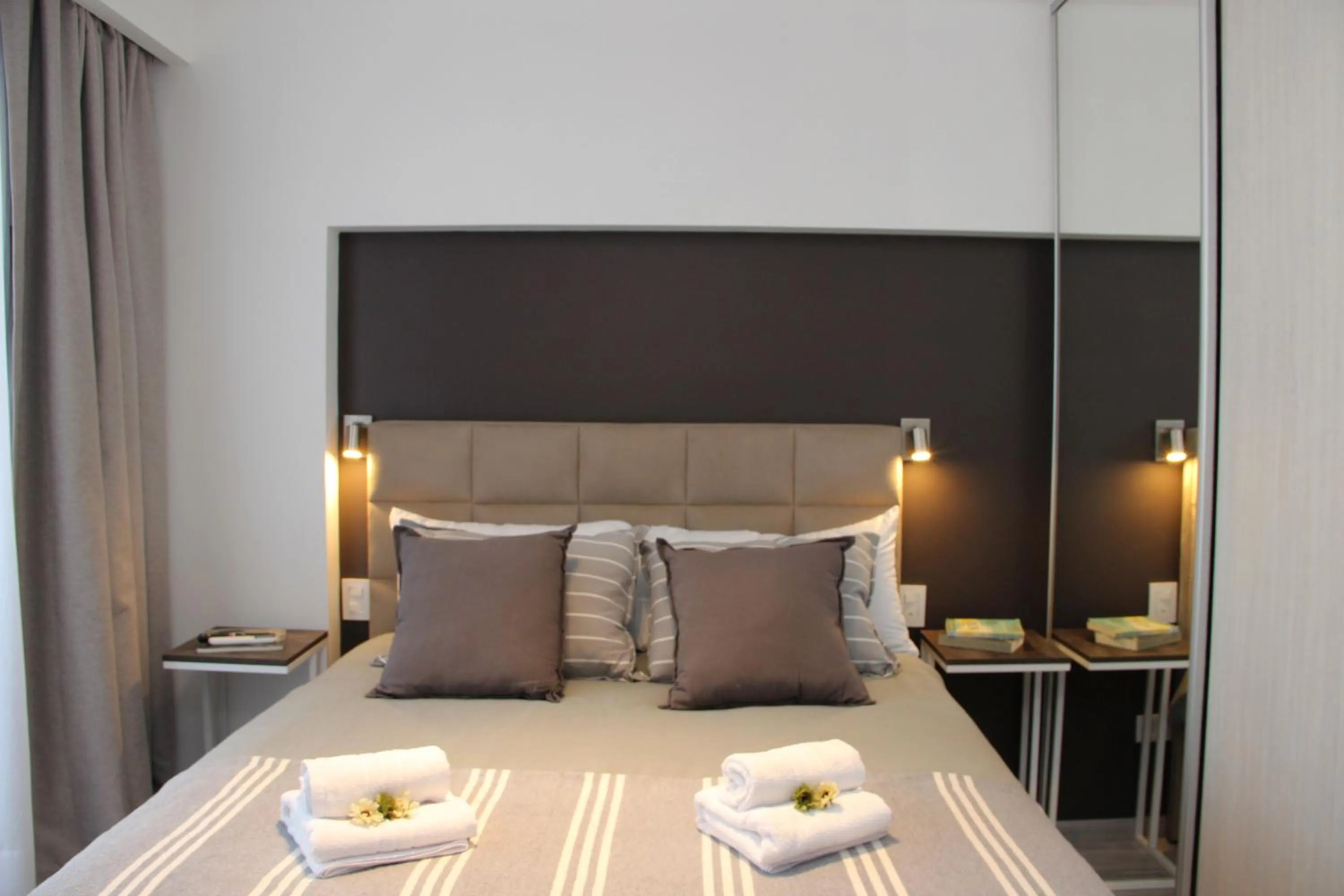 Bedroom, Bed in In House BA - Le coq