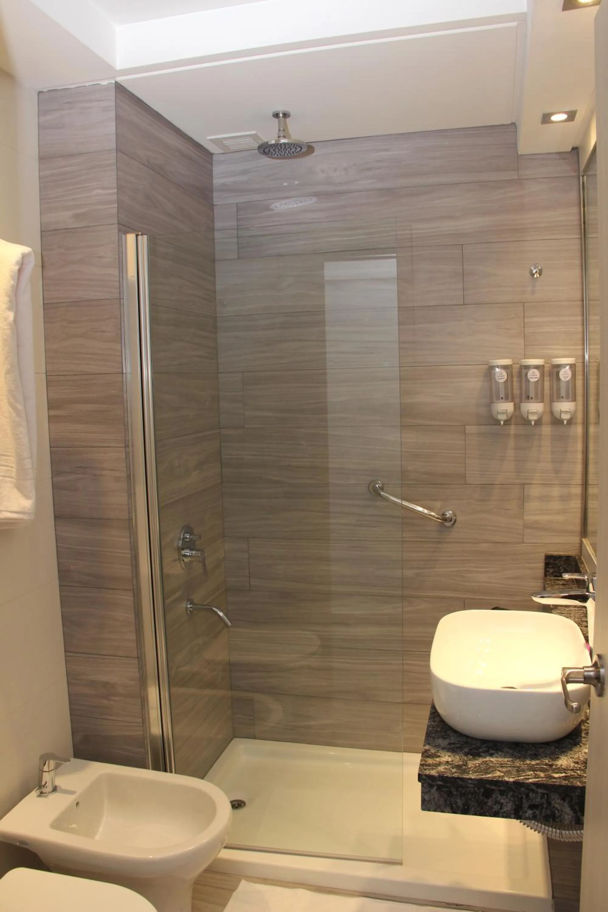 Shower in In House BA - Le coq